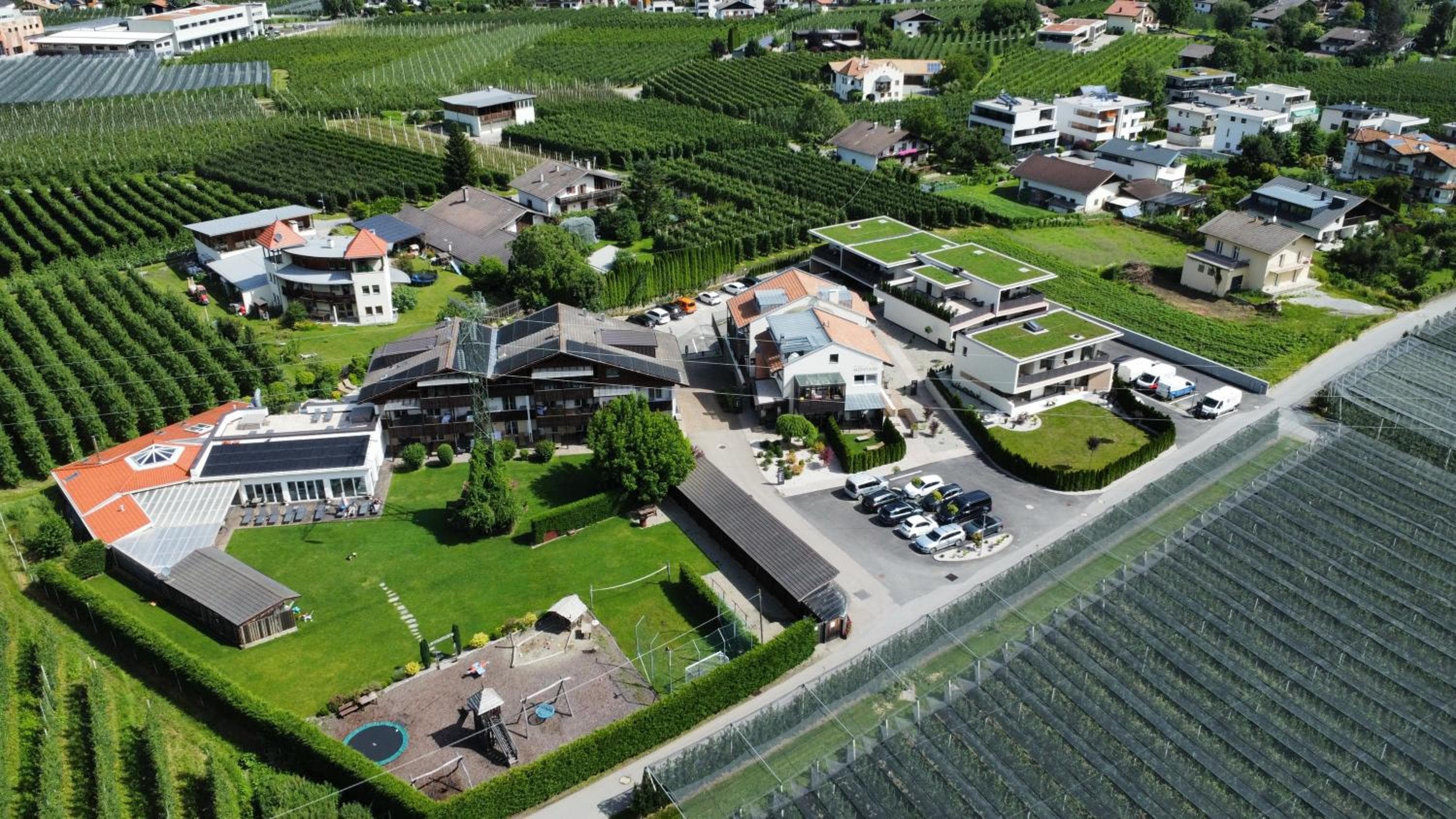 Residence Montani, Laces