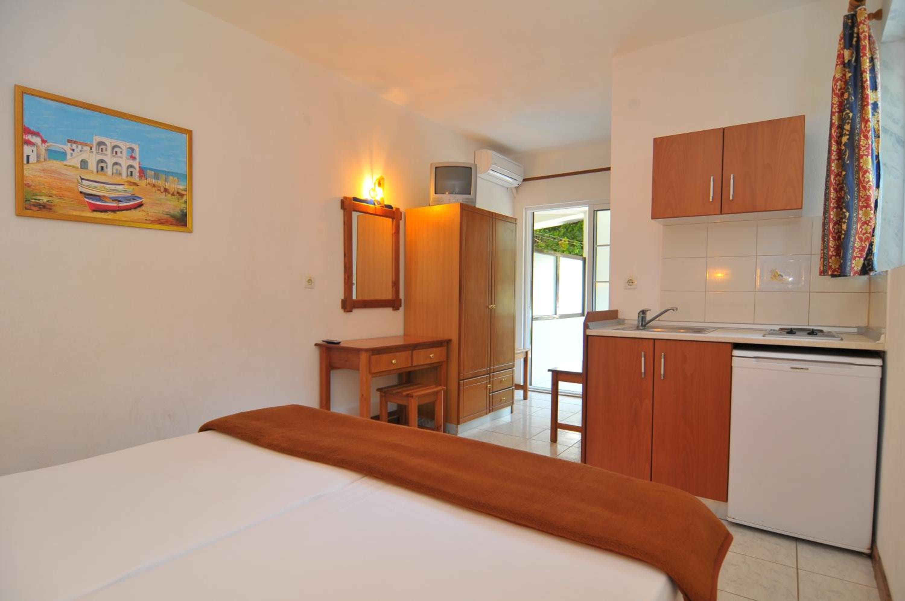 Hotel Emerald and Suites, Chrysi Ammoudia, photo 2