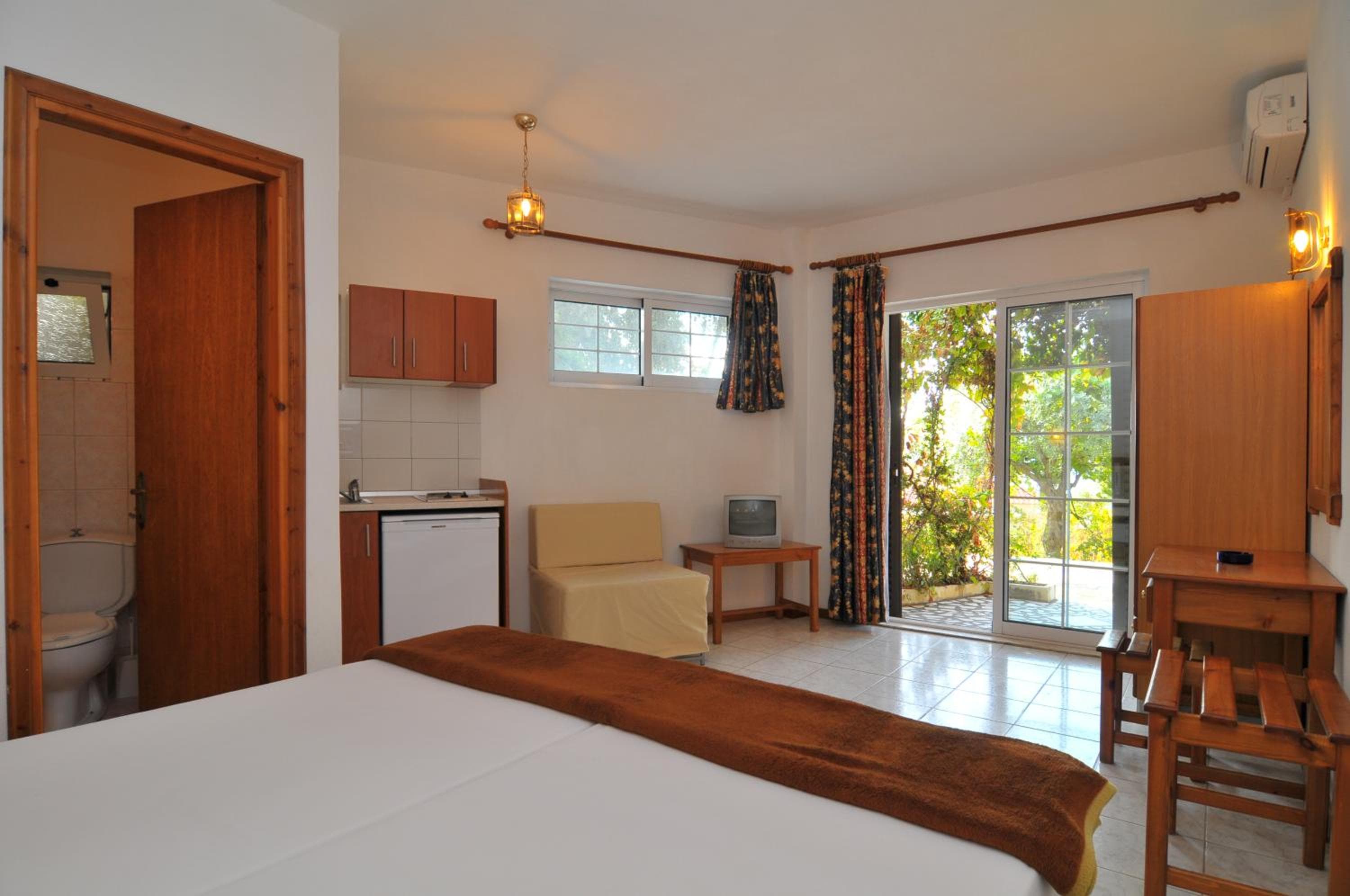 Hotel Emerald and Suites, Chrysi Ammoudia, photo 3