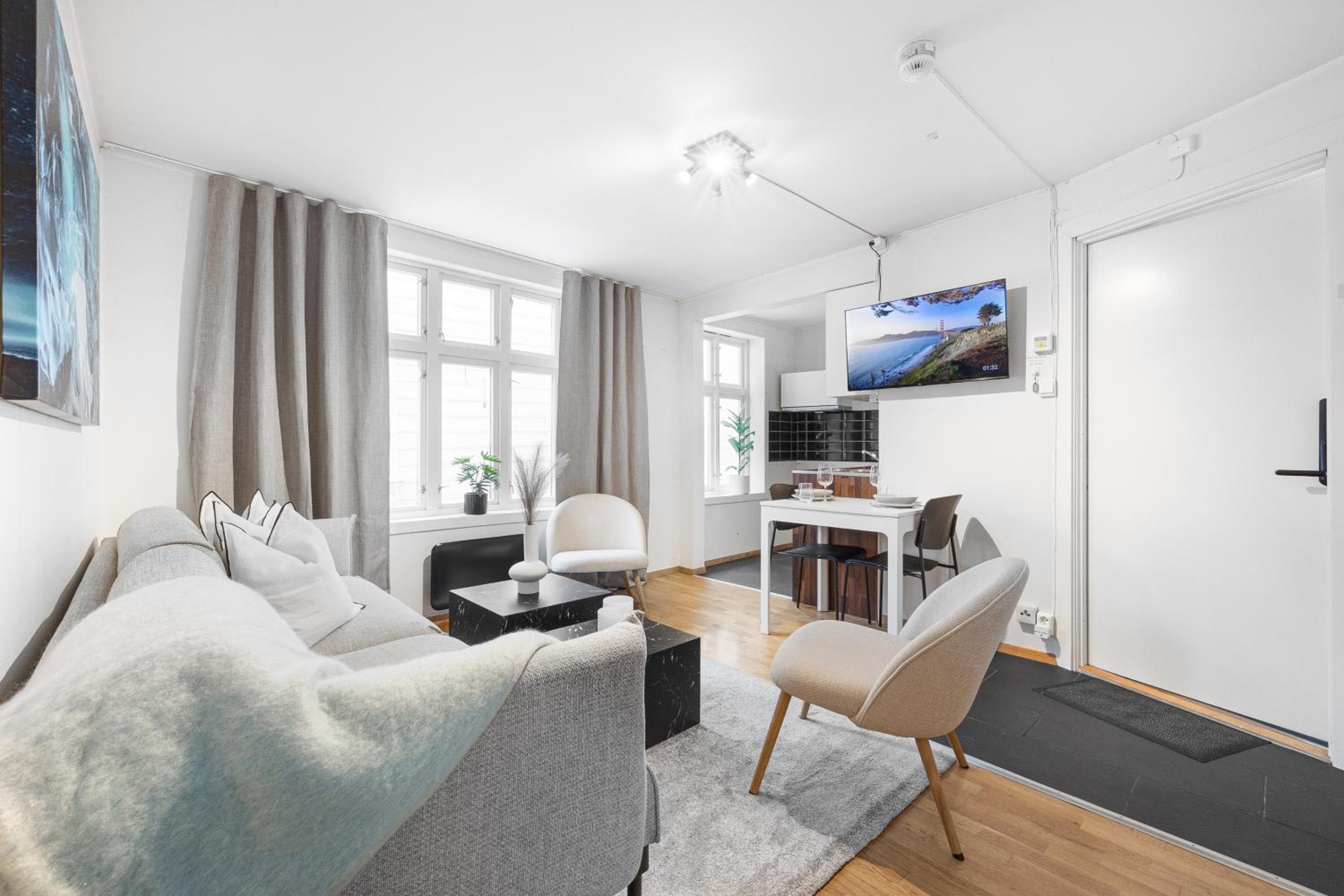Homerentals Apartments - Behind Bryggen & historic cobblestone streets - 2 Floor renovated from february 2025, Bergen, photo 3