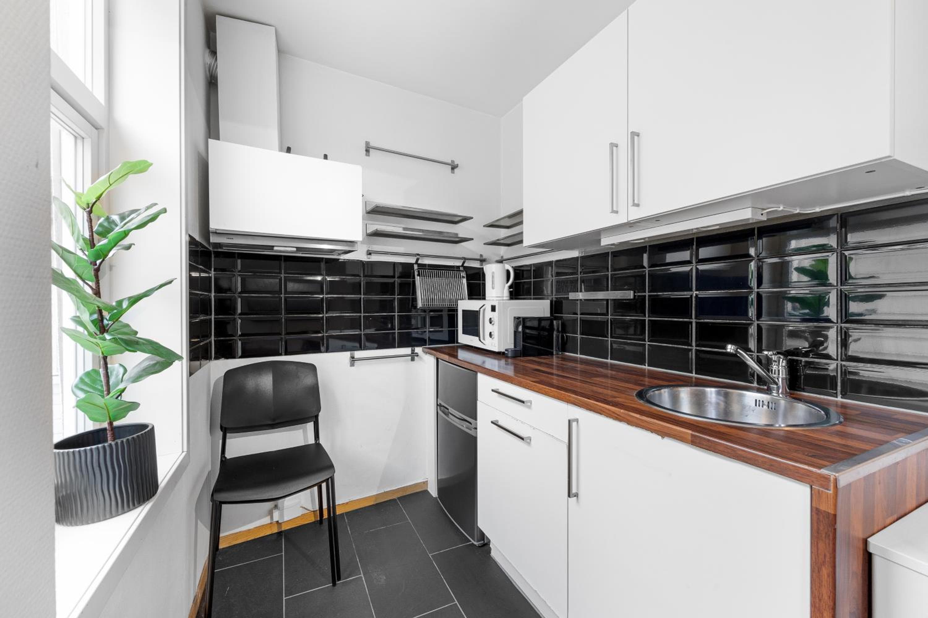 Homerentals Apartments - Behind Bryggen & historic cobblestone streets - 2 Floor renovated from february 2025, Bergen, photo 2
