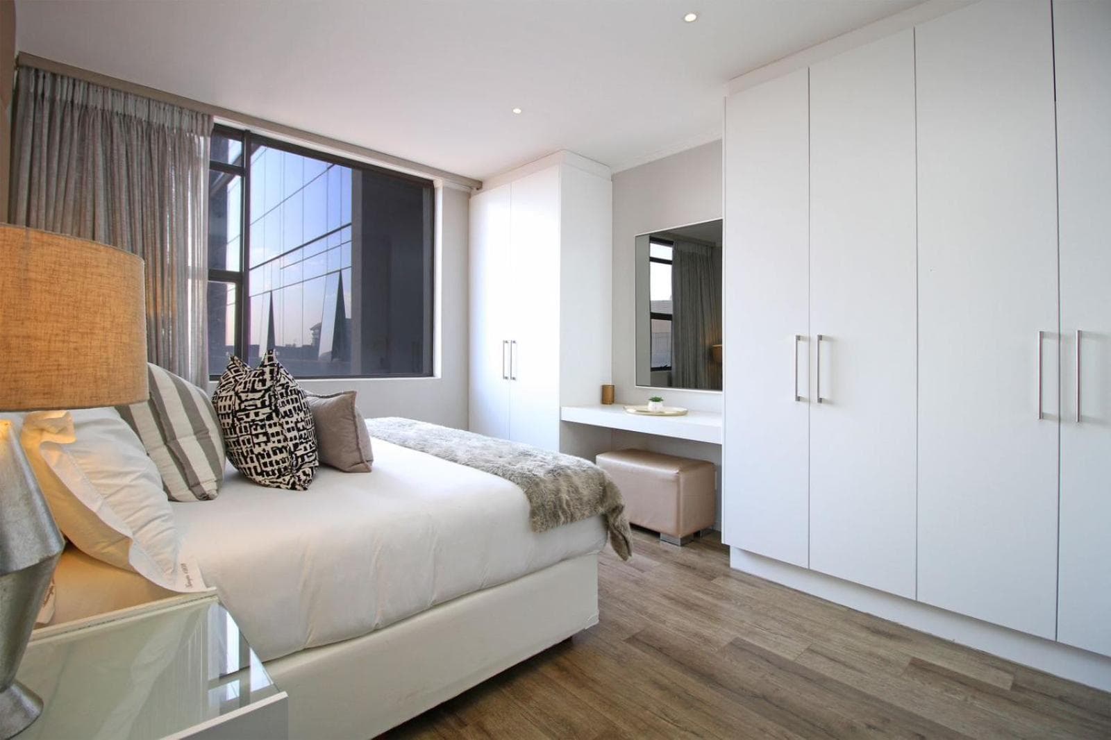 Executive 3 bed apartment with balcony & Executive 2 bed apartment in Sandton, Johannesburg, photo 3