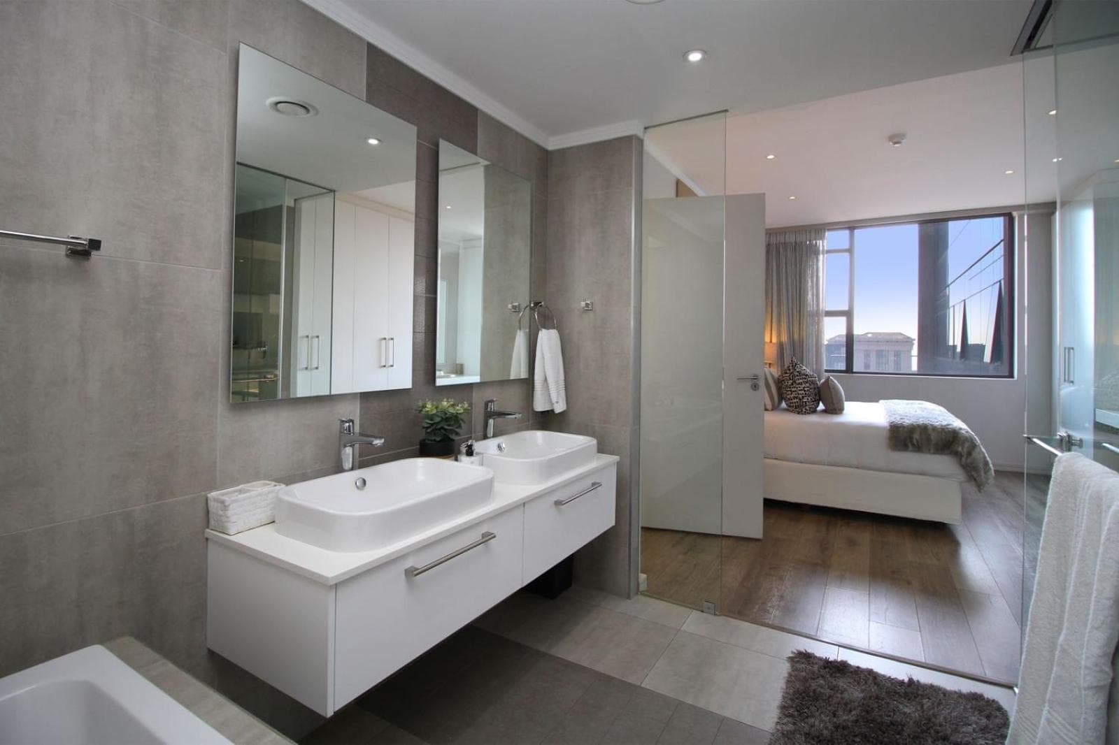 Executive 3 bed apartment with balcony & Executive 2 bed apartment in Sandton, Johannesburg