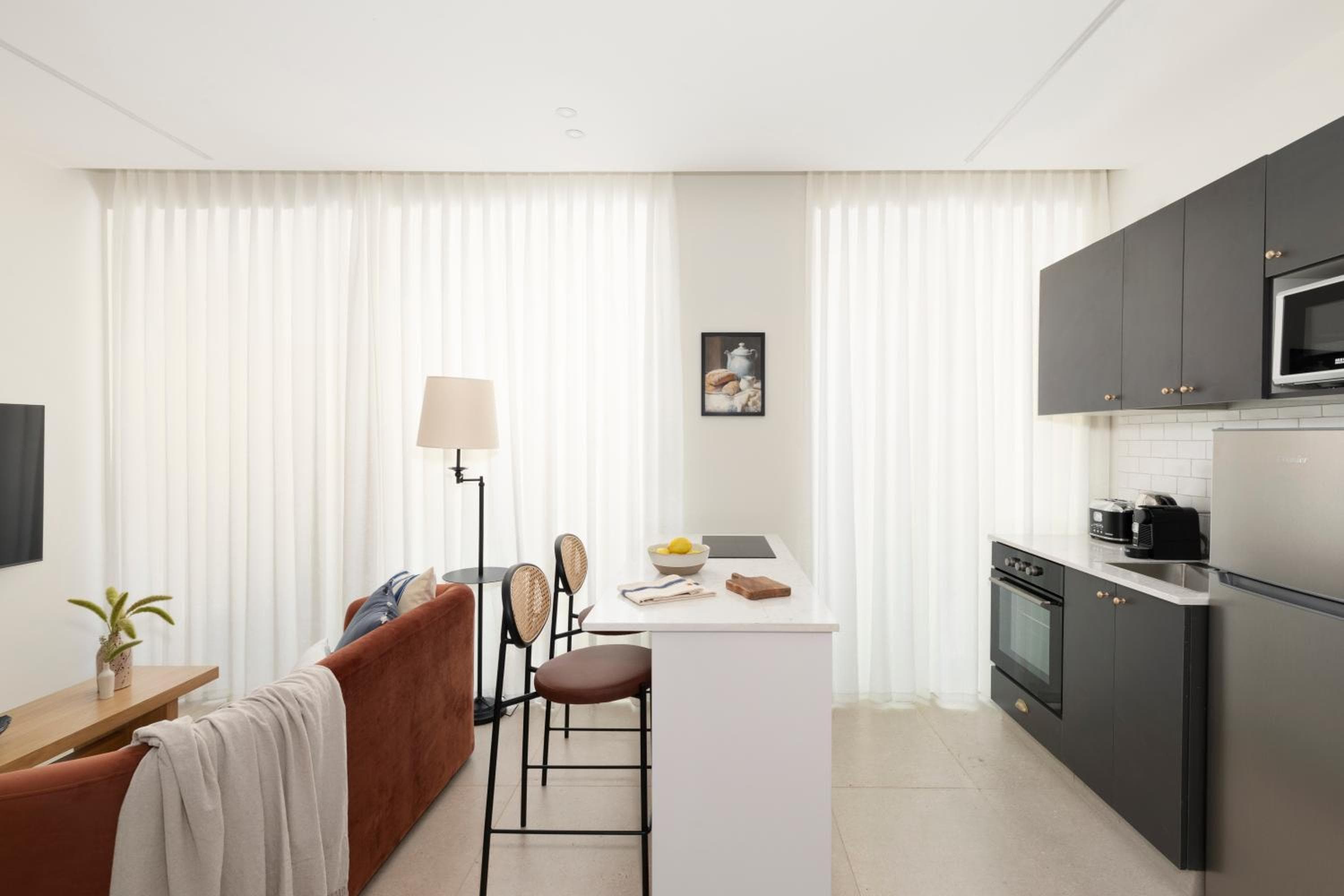 The J Luxury Apartments Near Mahane Yehuda - Perfect for Shabbat Stays, Jerusalem, photo 5