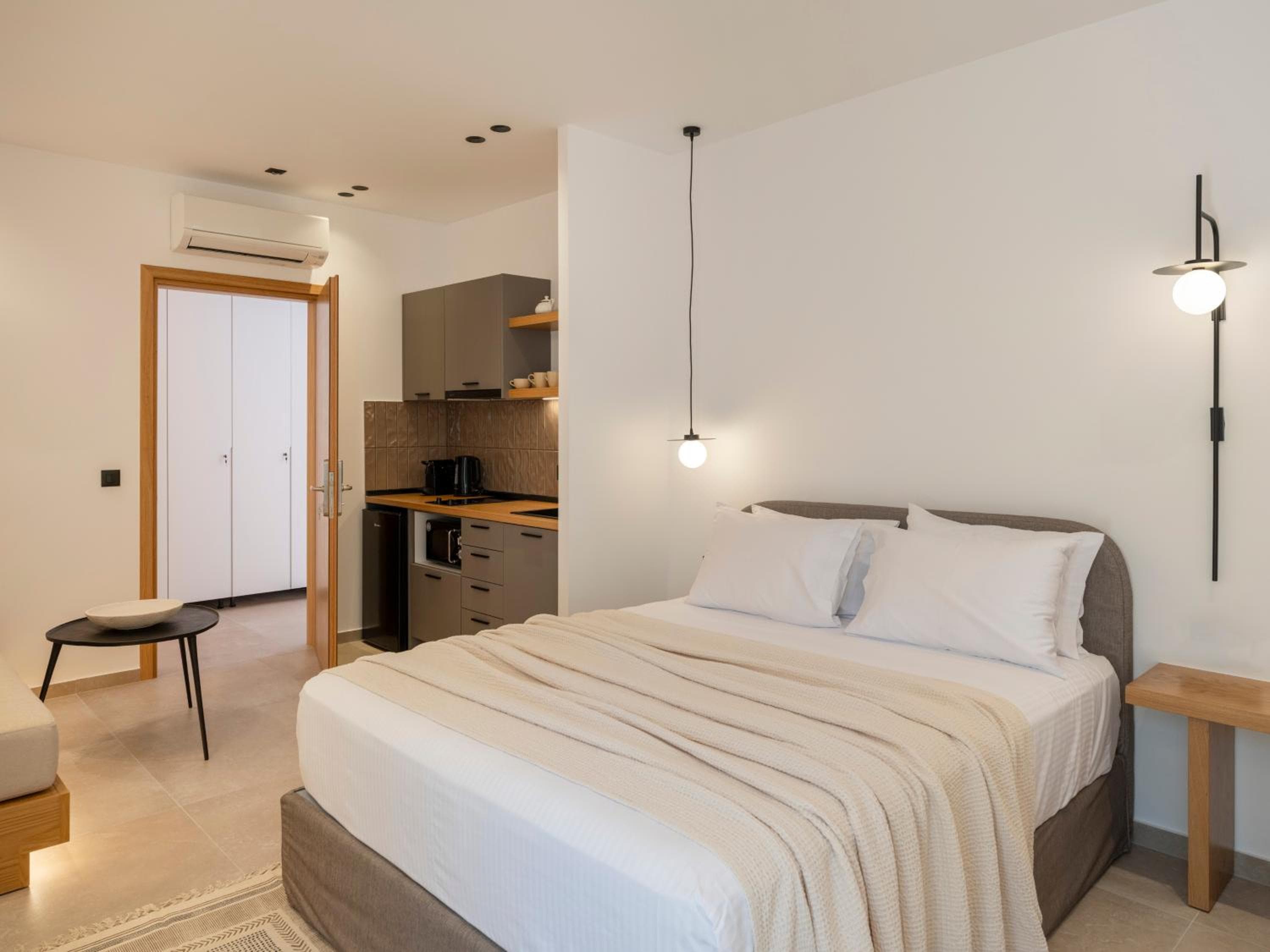 Anemelia way of living, Naousa