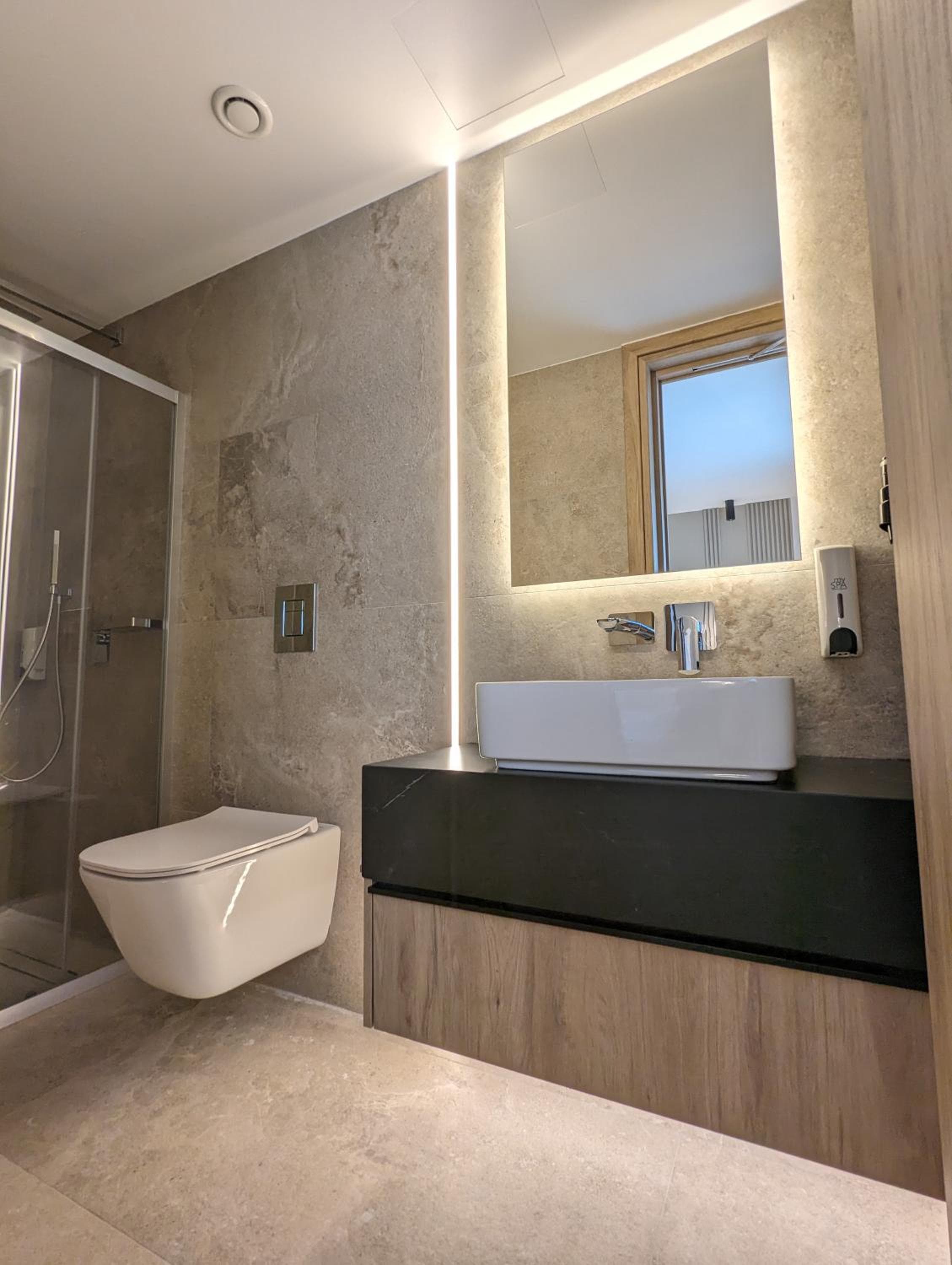 Tuck Inn, Larnaka, photo 6