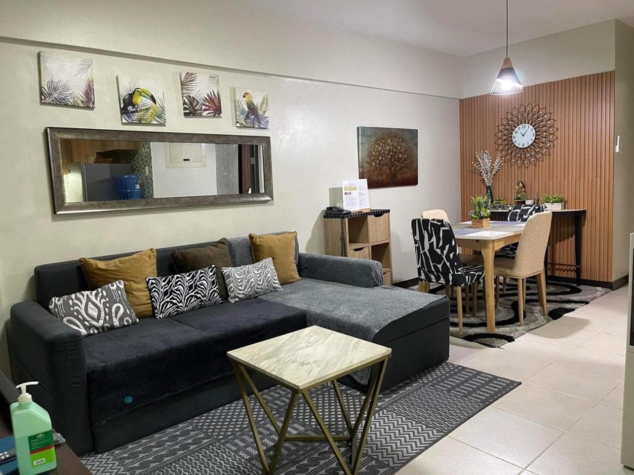 MaRoy Suites at Asteria Residences (Near NAIA with free Parking+Fiber Internet), Manila