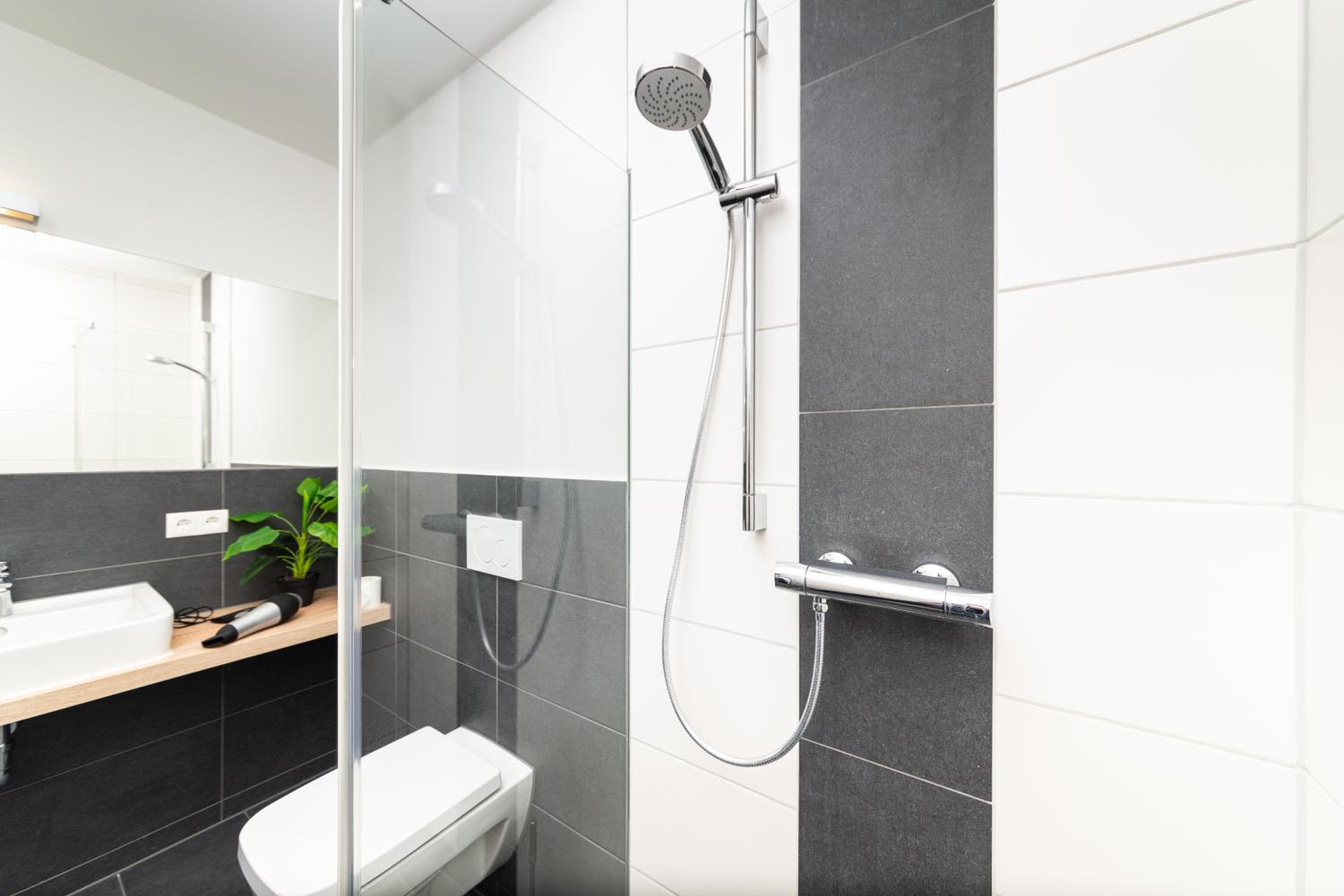 Bathroom at Aparthotel AVANGARD Living