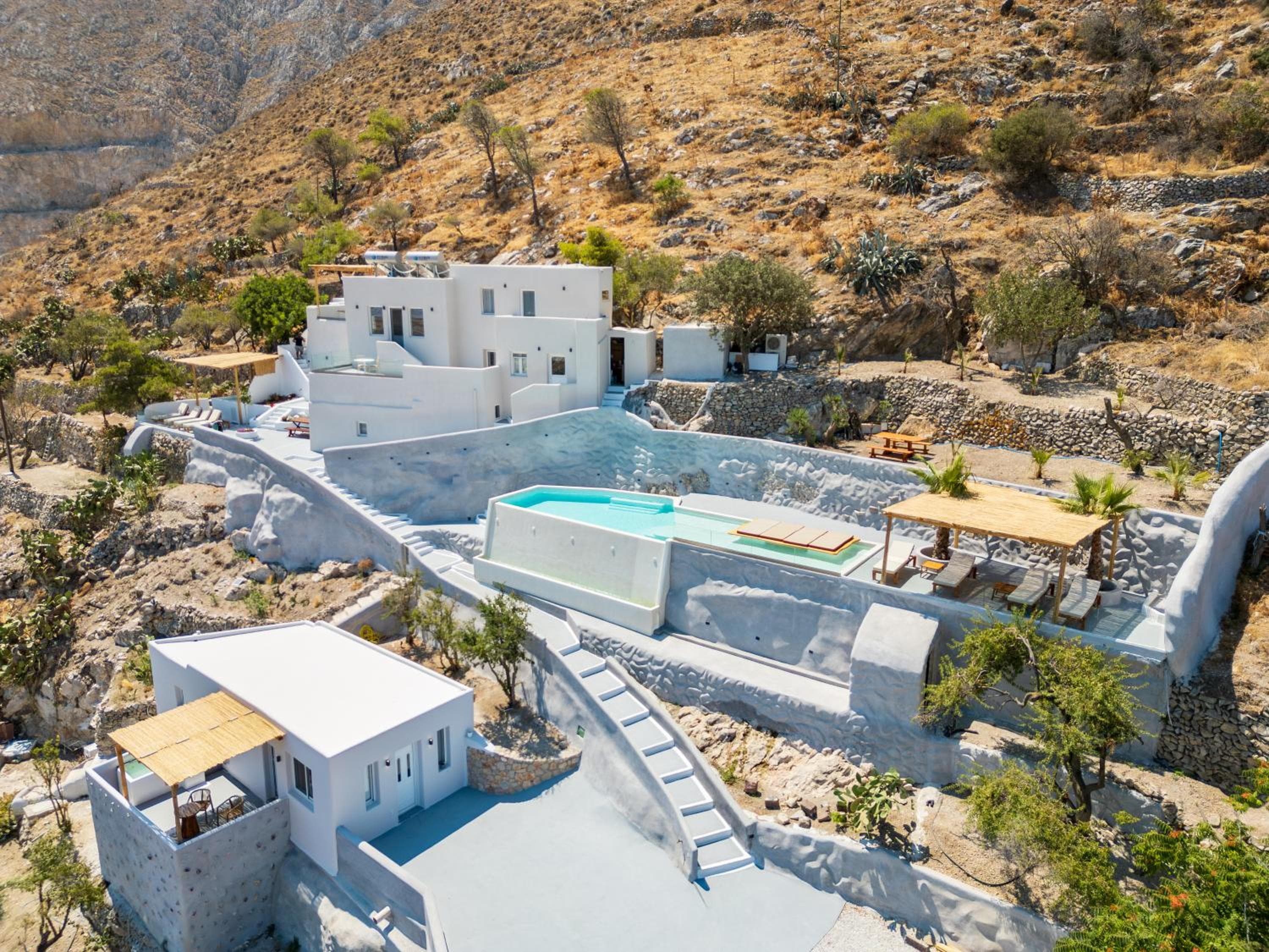 Eolithos Exclusive Suites, Éxo Goniá