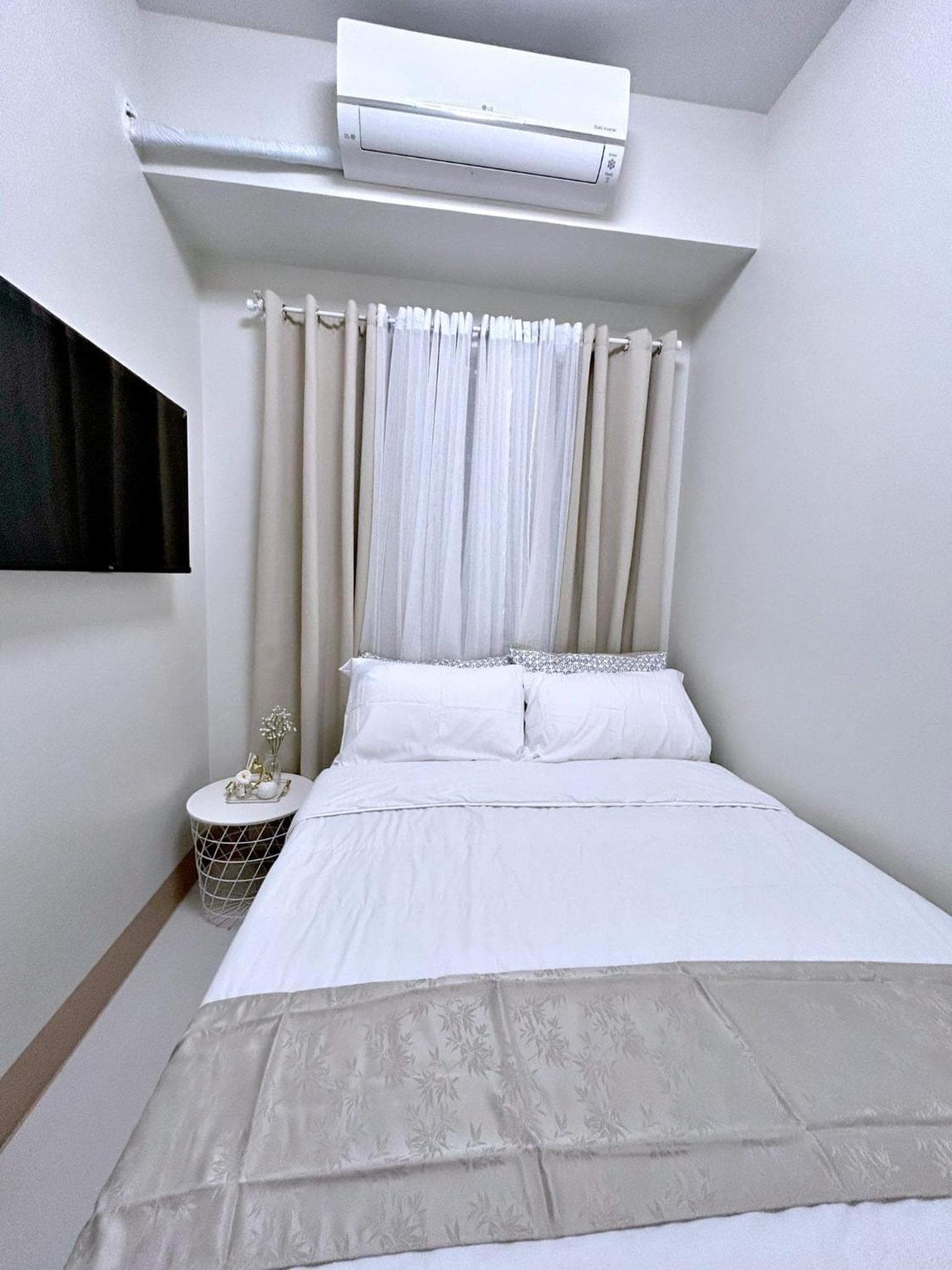 The 3rd Staycation Near MOA, Airport, with FREE WIFI, Netflix, Manila, photo 2