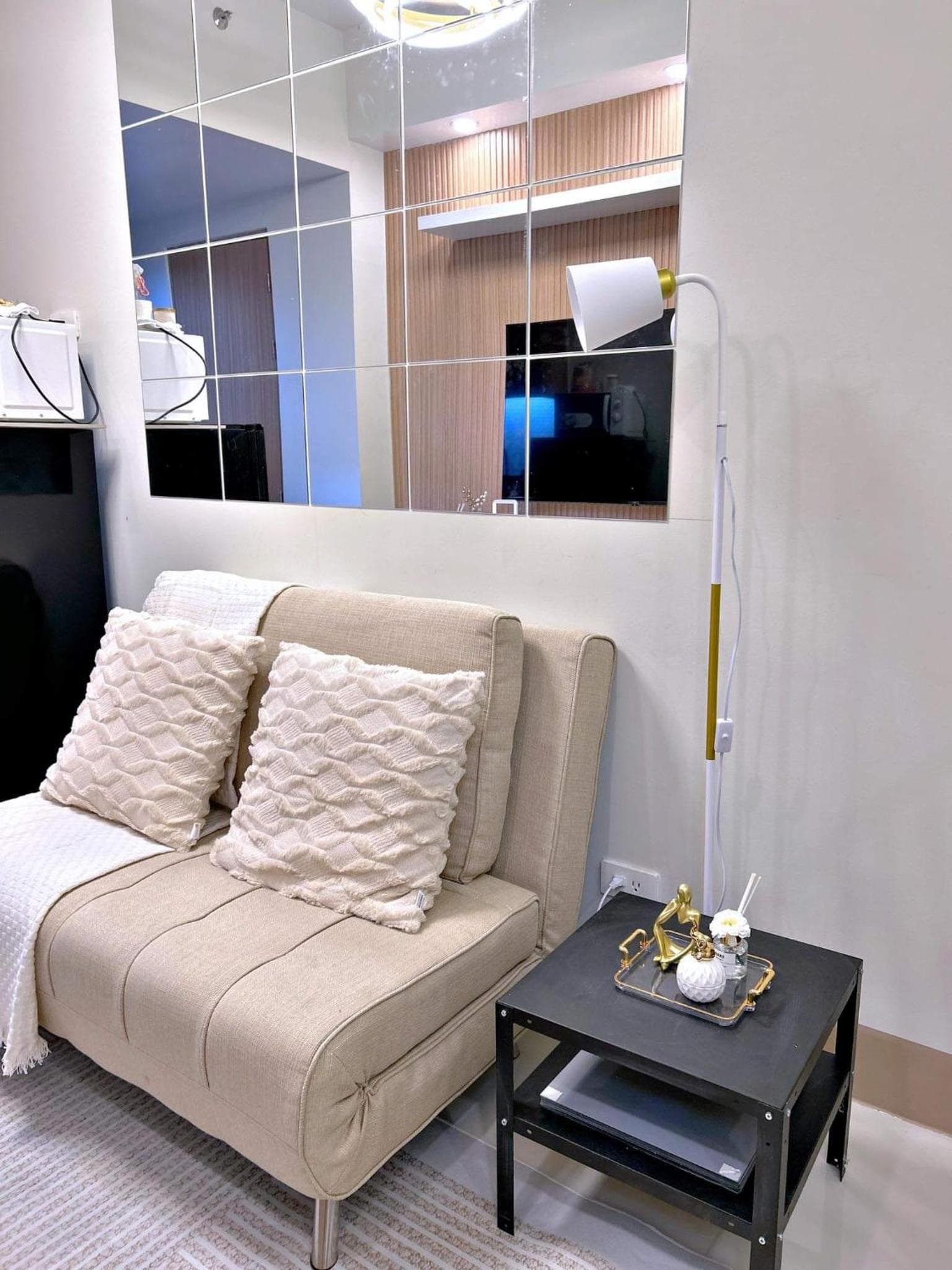 The 3rd Staycation Near MOA, Airport, with FREE WIFI, Netflix, Manila, photo 4