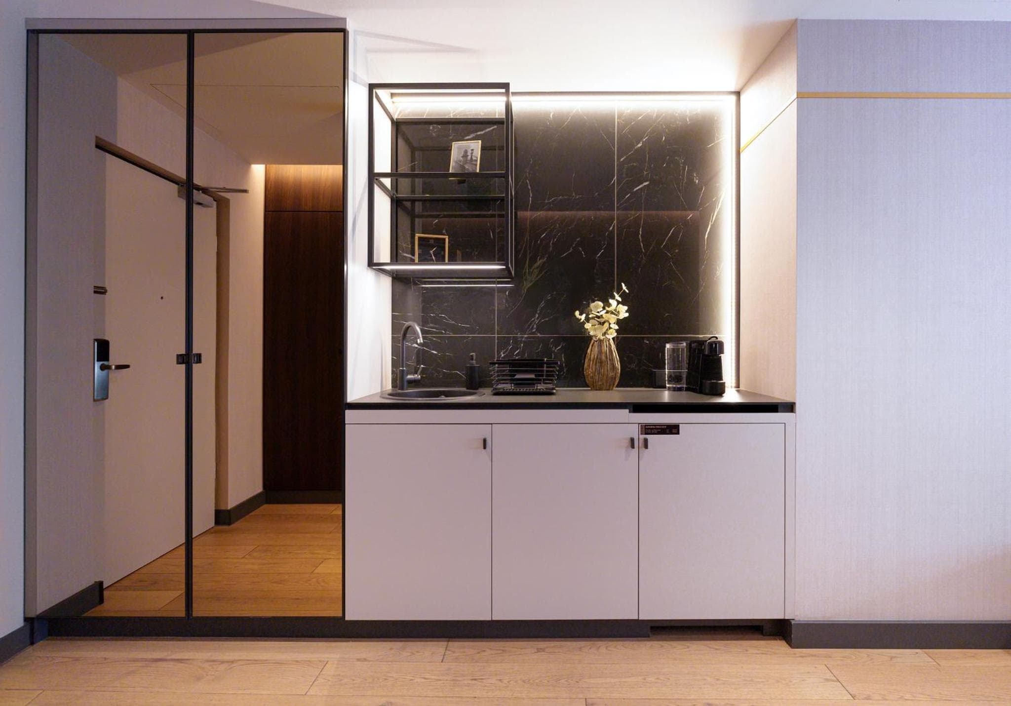 Emerald Downtown Luxury Suites by Continental Group, Budapest, photo 3