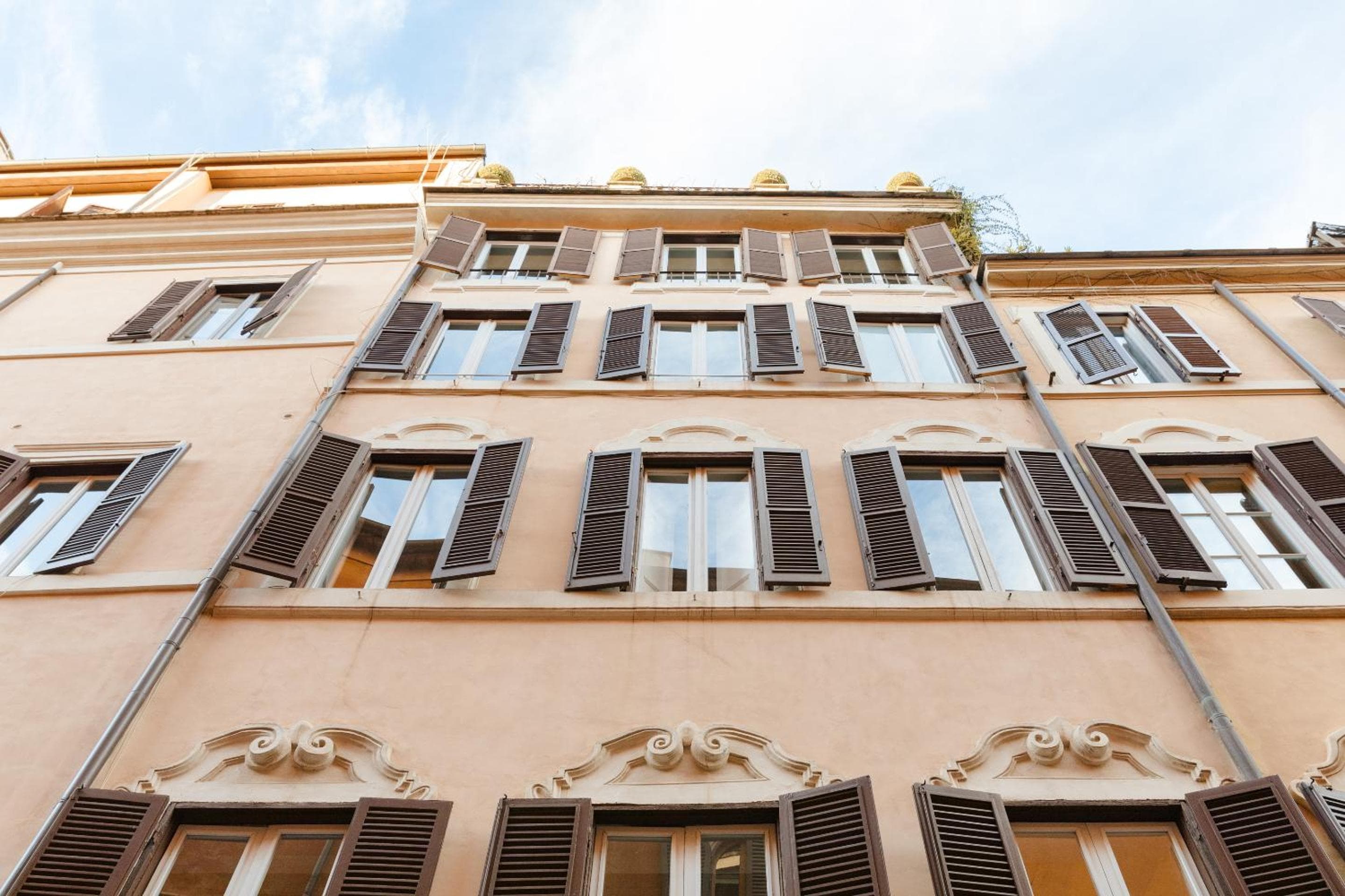 Palazzo Taverna Apartments, Rome