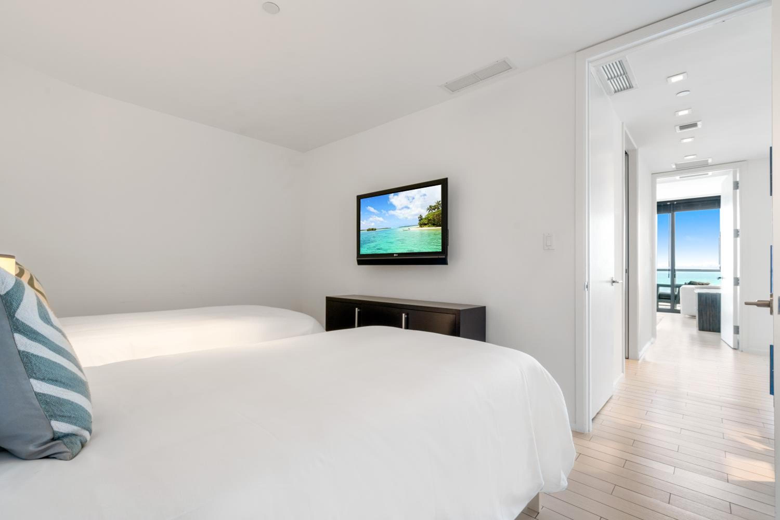 Ocean View Residence at South Beach -1114, Miami Beach, photo 2