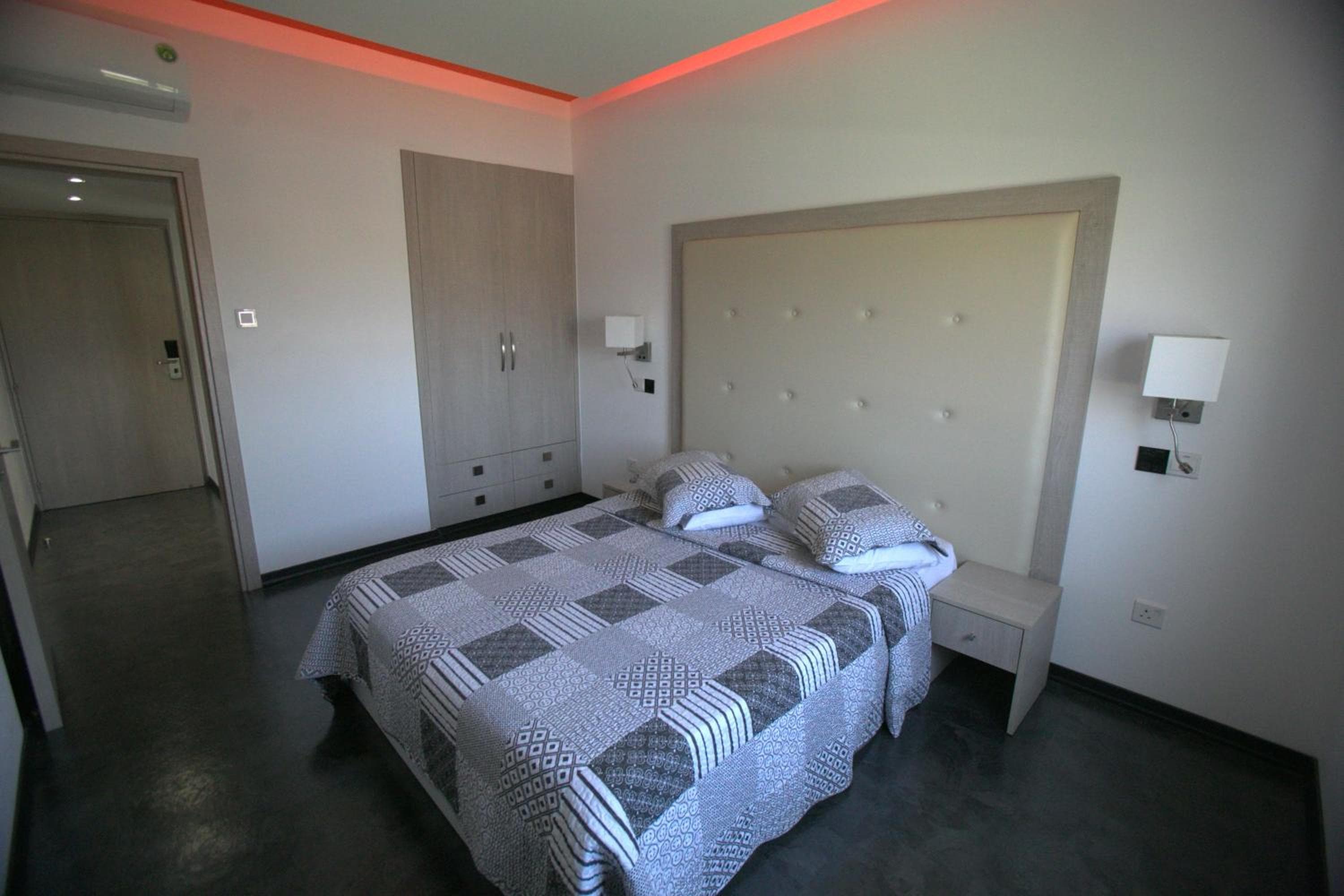 Neptune Hotel Apartments Paphos, Coral Bay, photo 6