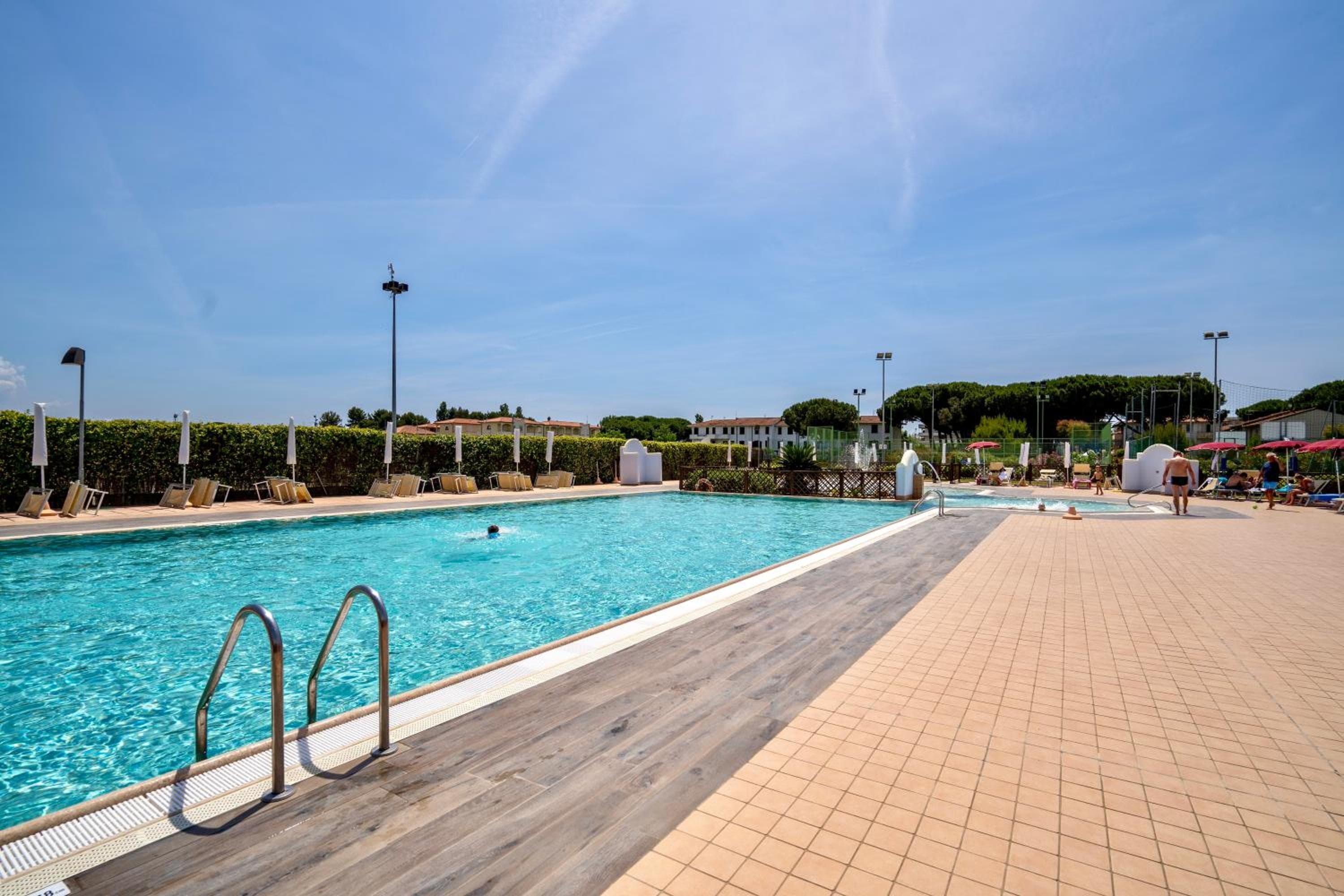 Residence with swimming pool in Mazzanta just 600 meters from the beach, Mazzanta, photo 3