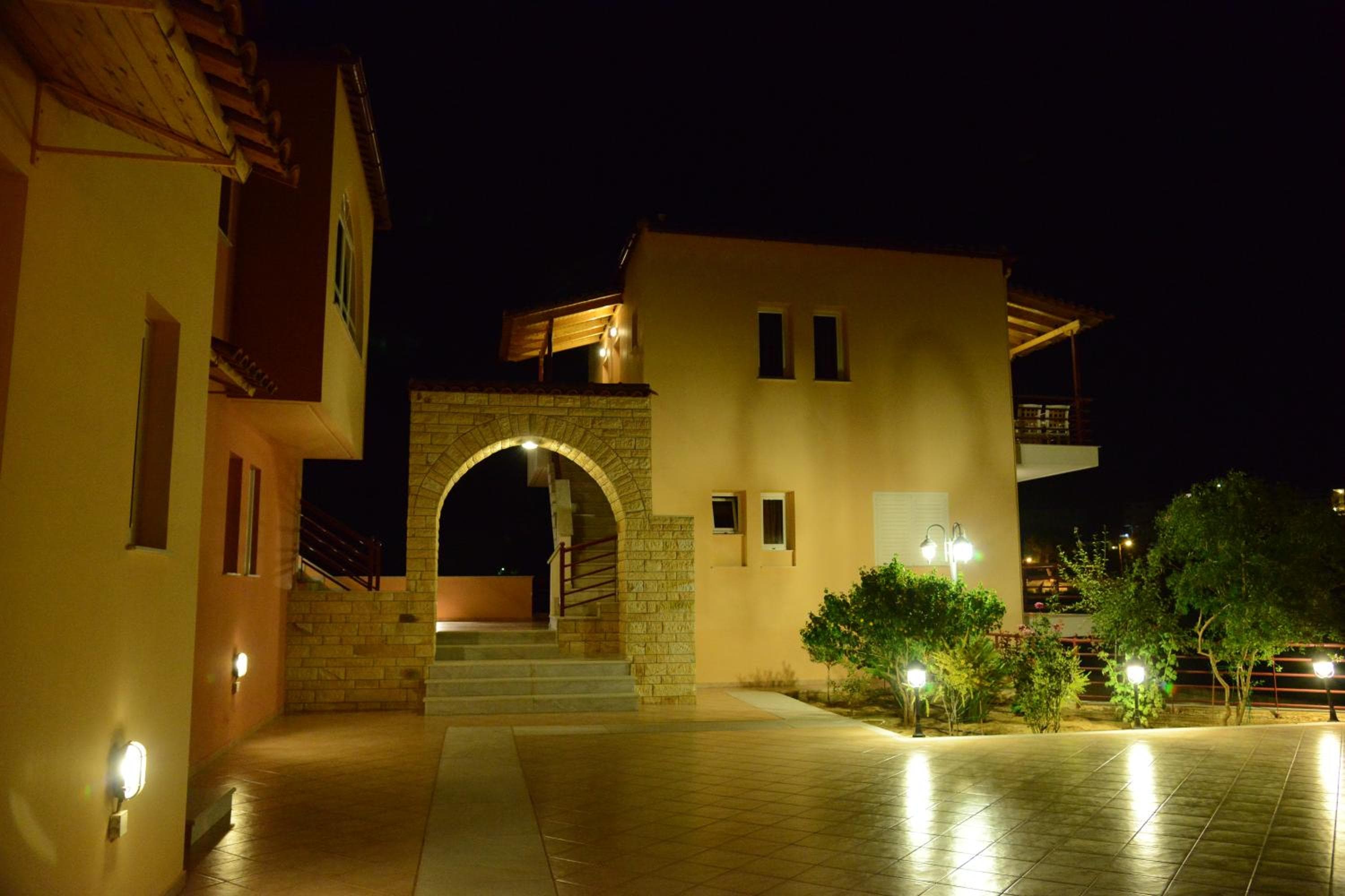 Maria's Filoxenia Suites, Dhrepanon