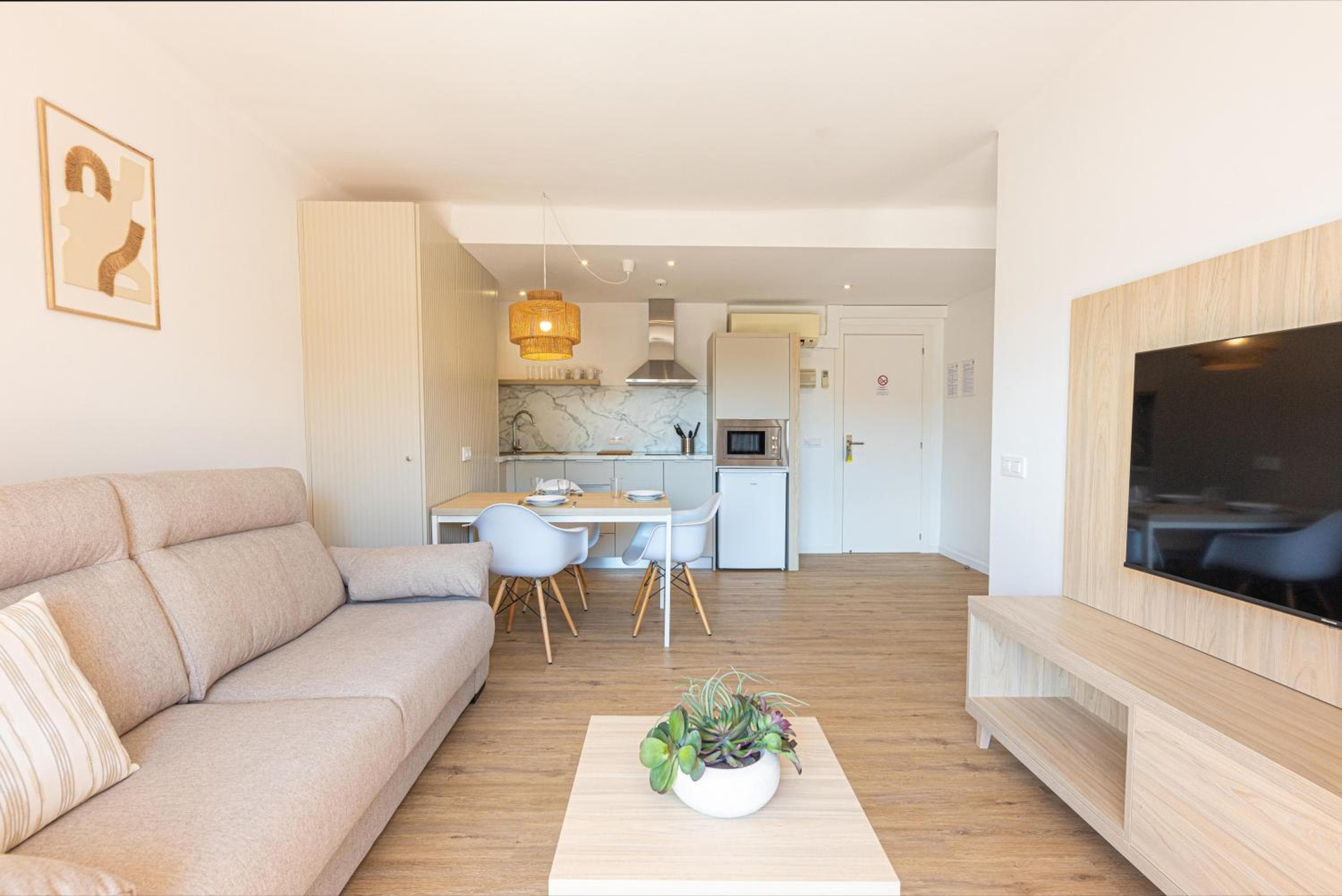 Martinez Apartments, Palmanova