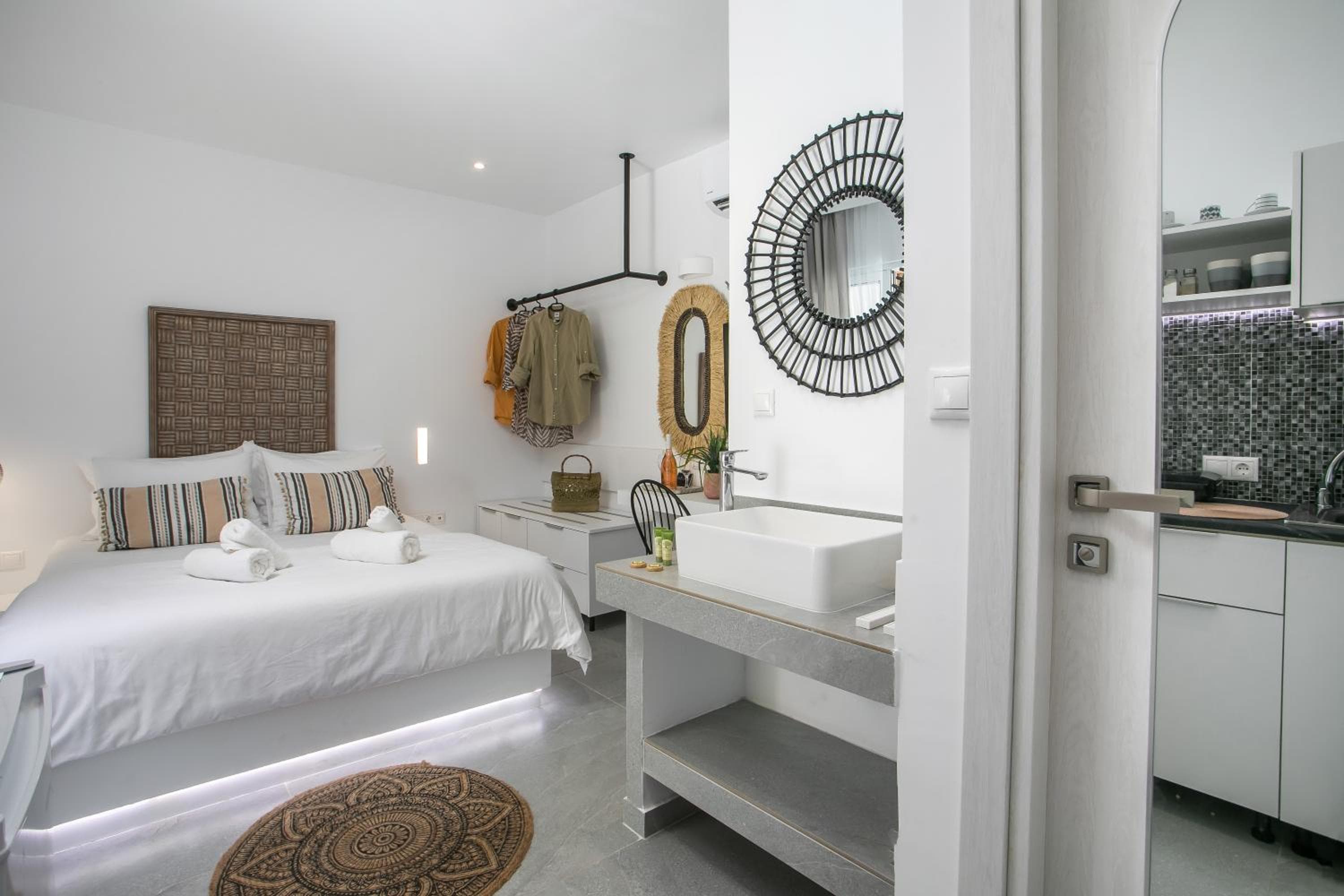 Calma Luxury Studios & Suites, Faliraki