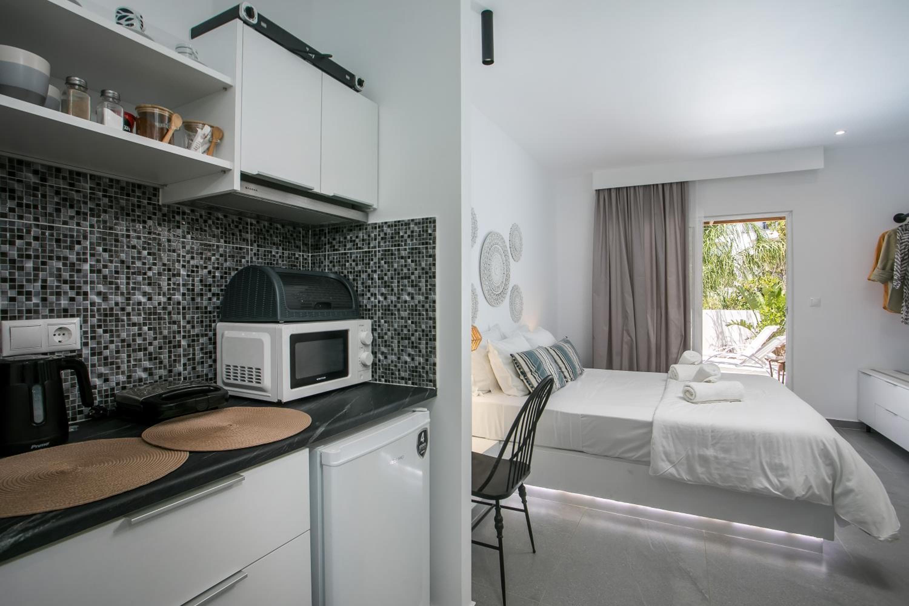 Calma Luxury Studios & Suites, Faliraki, photo 4