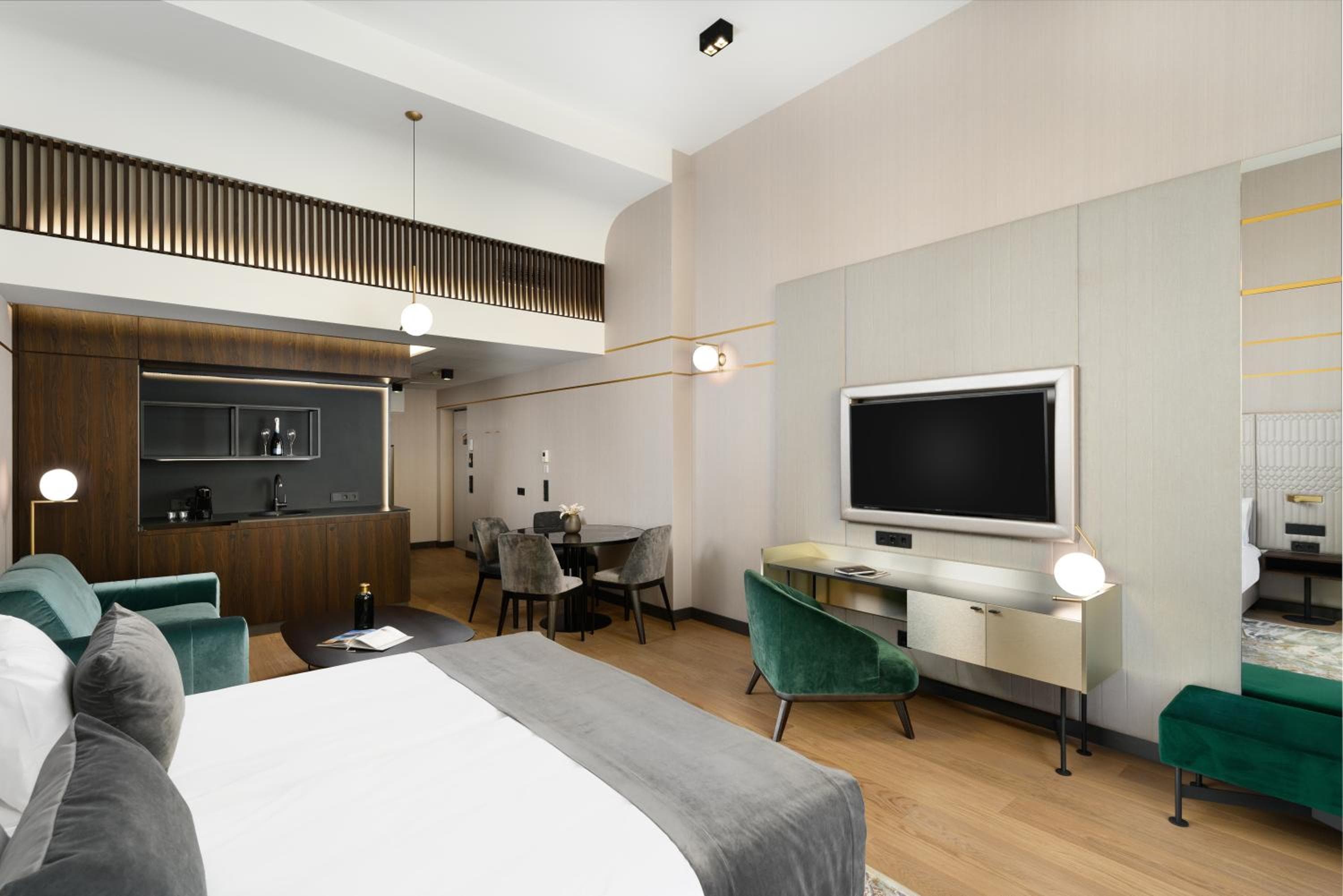 Emerald Downtown Luxury Suites by Continental Group, Budapest