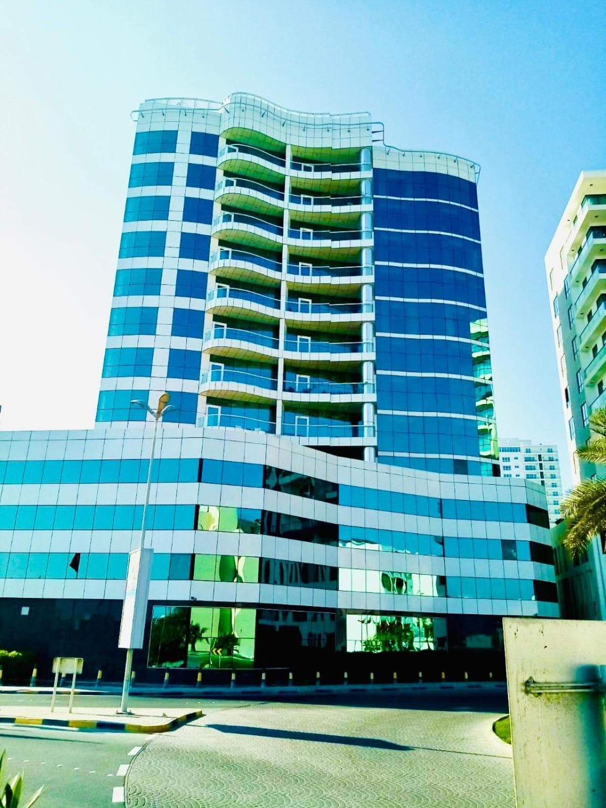 Saxophone Suites, Amwaj Island