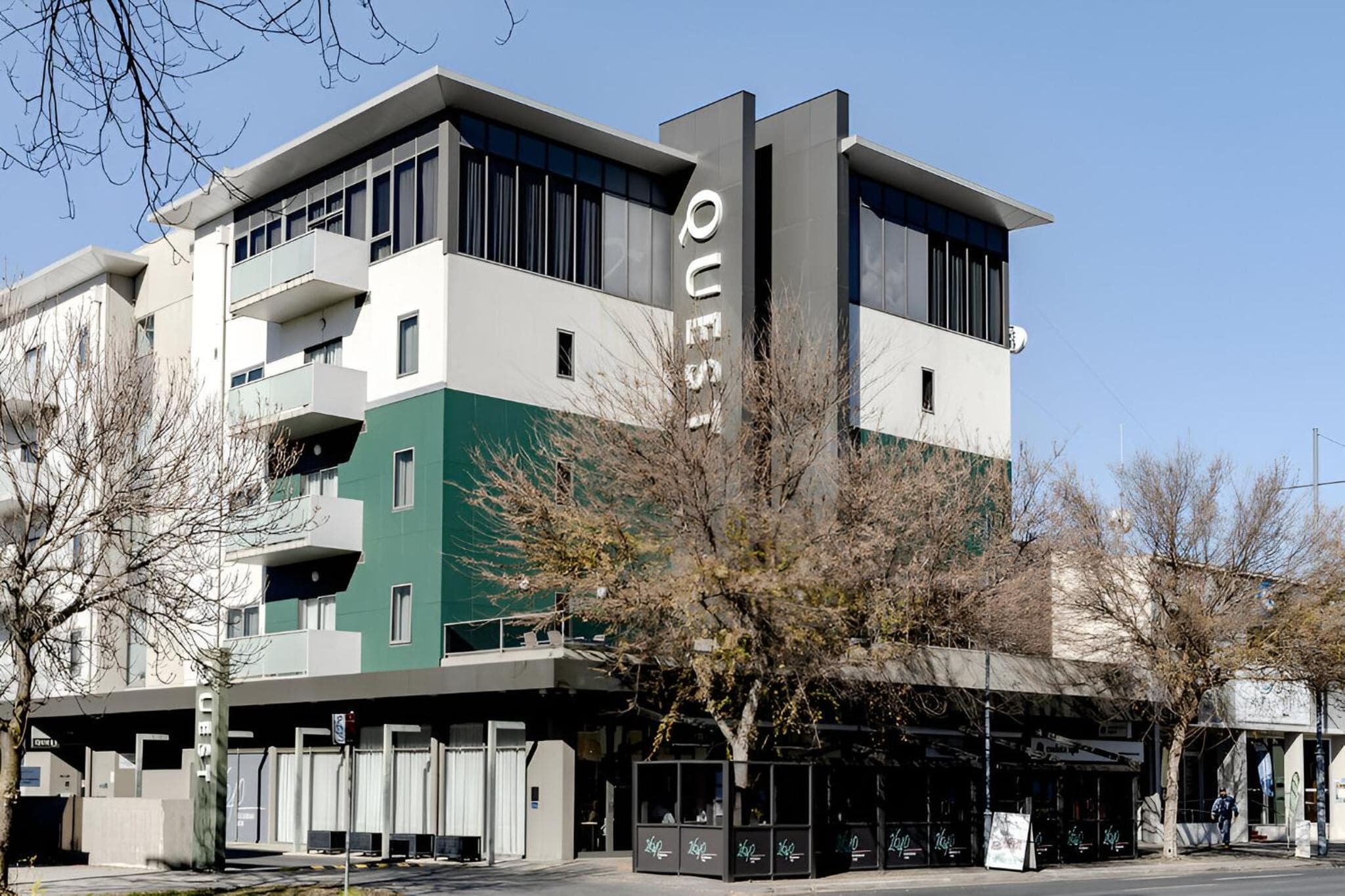 Quest Albury, Albury
