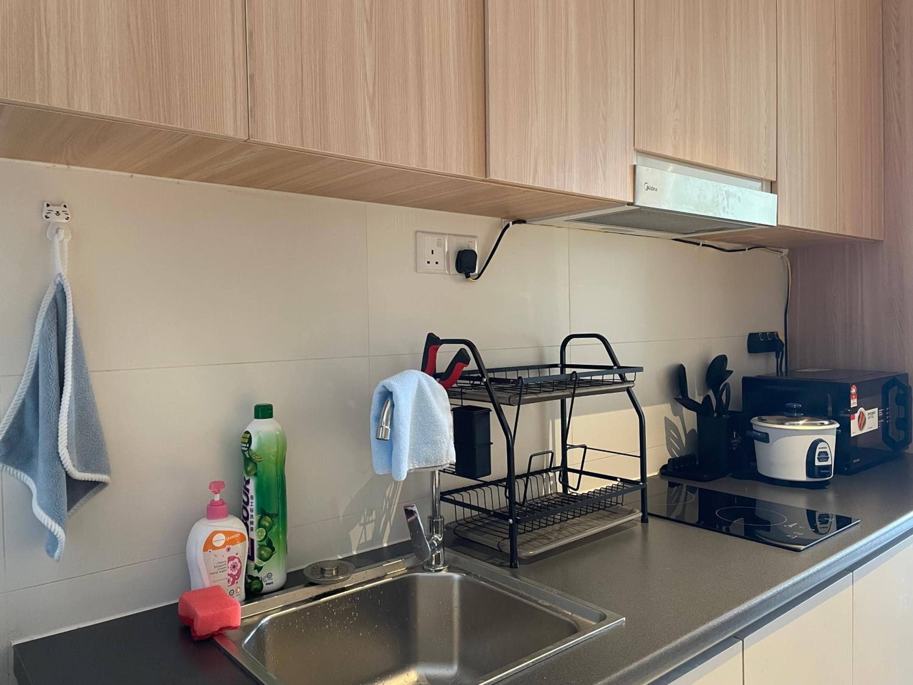 Getawayhub Roxy Sematan Beach Apartment, Sematan, photo 6