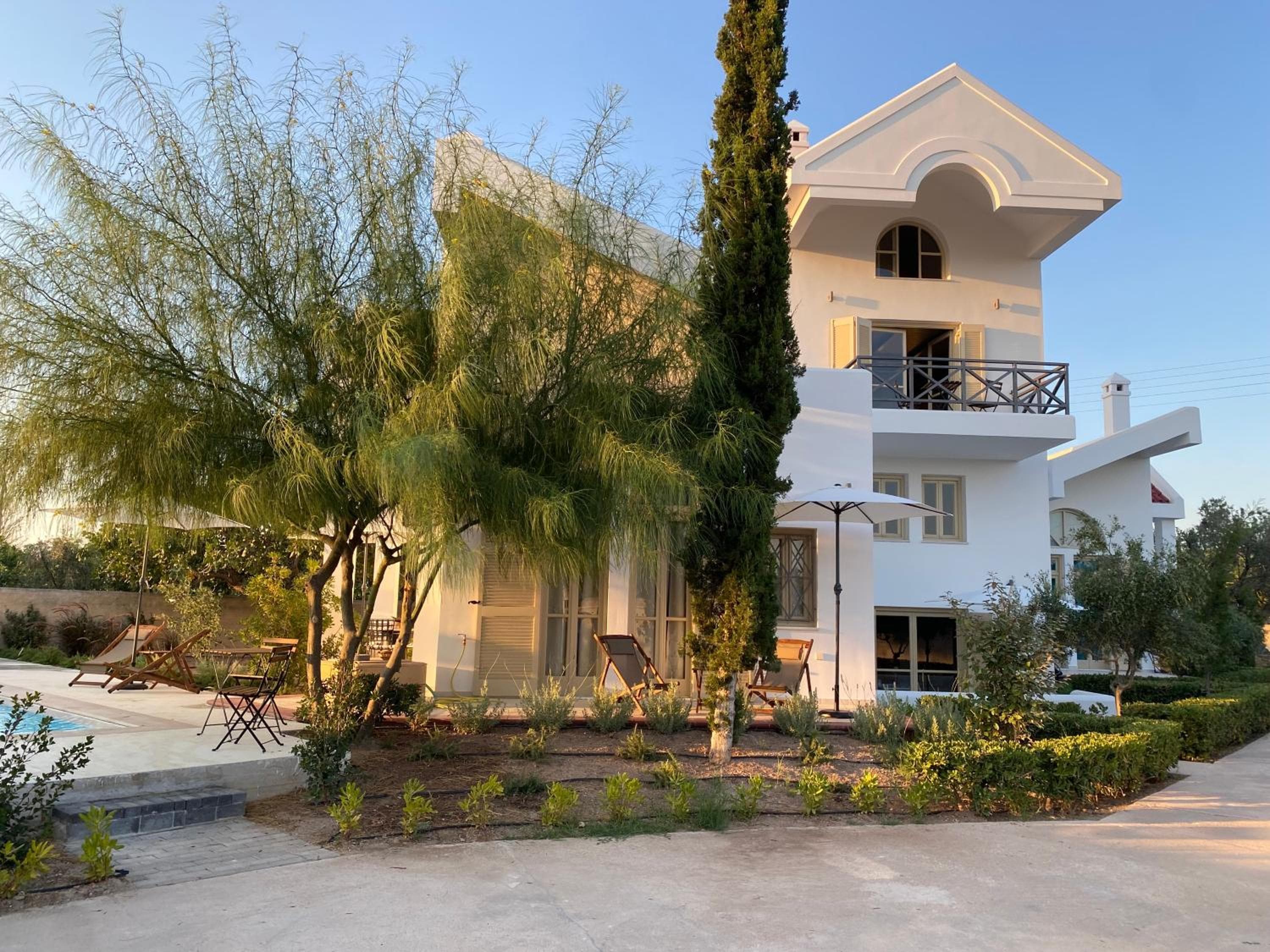 Aoni Suites, Aegina Town
