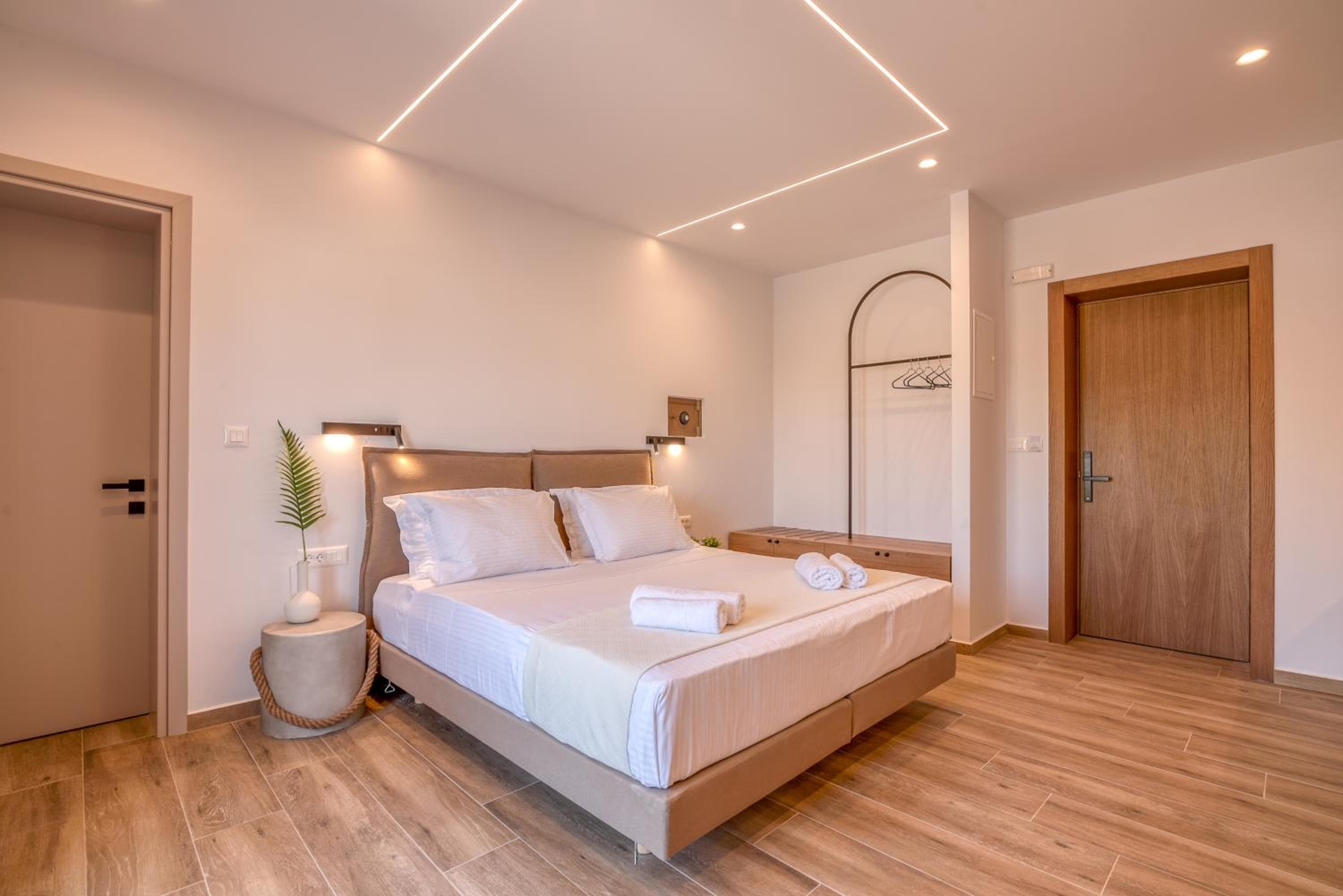 Kiwi Boutique Studios, Kissamos