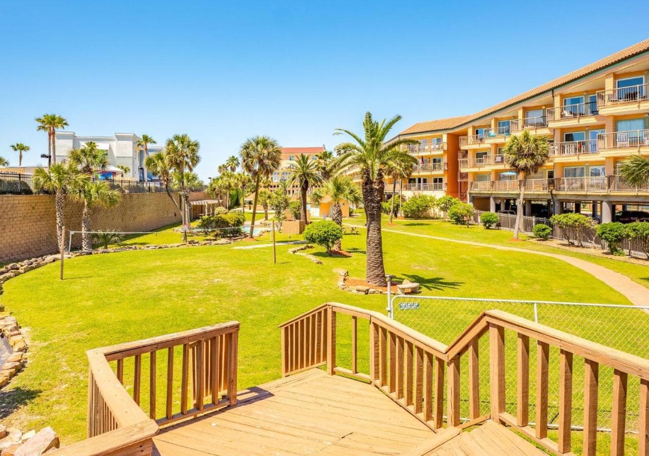 Poolside Paradise, Galveston