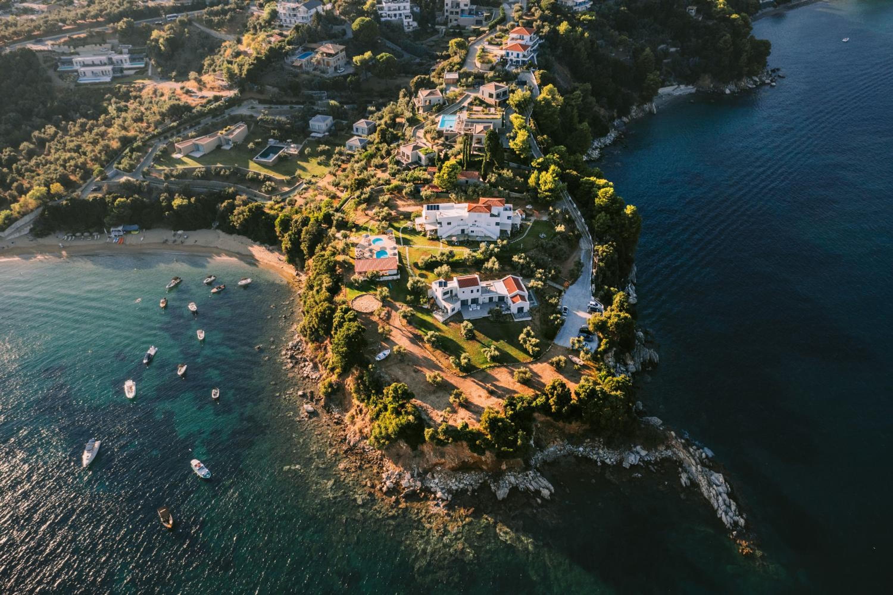 Cape Blue Suites, Achladies