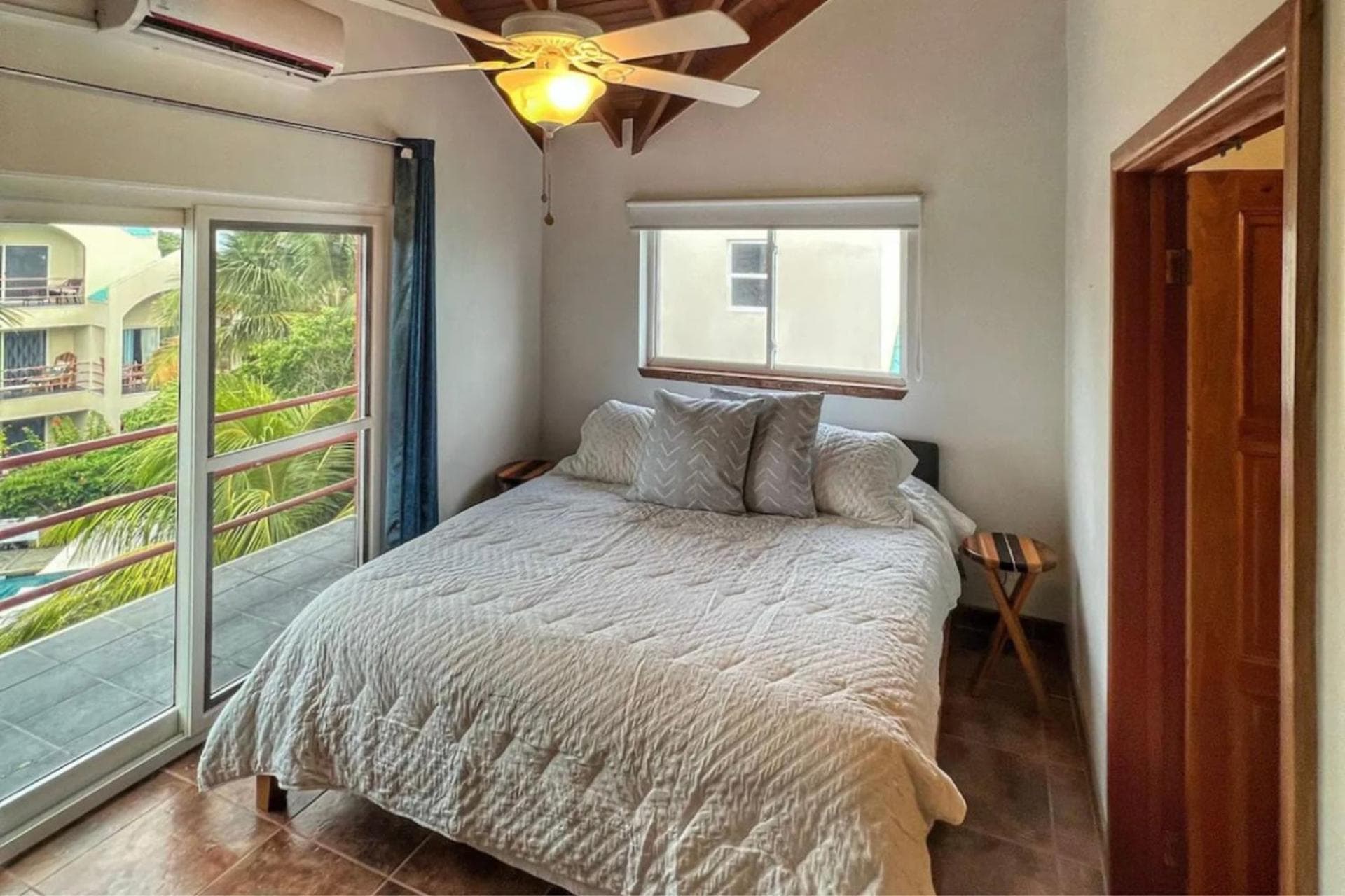 San Pedro Belize Beachfront Apartment, San Pedro, photo 4