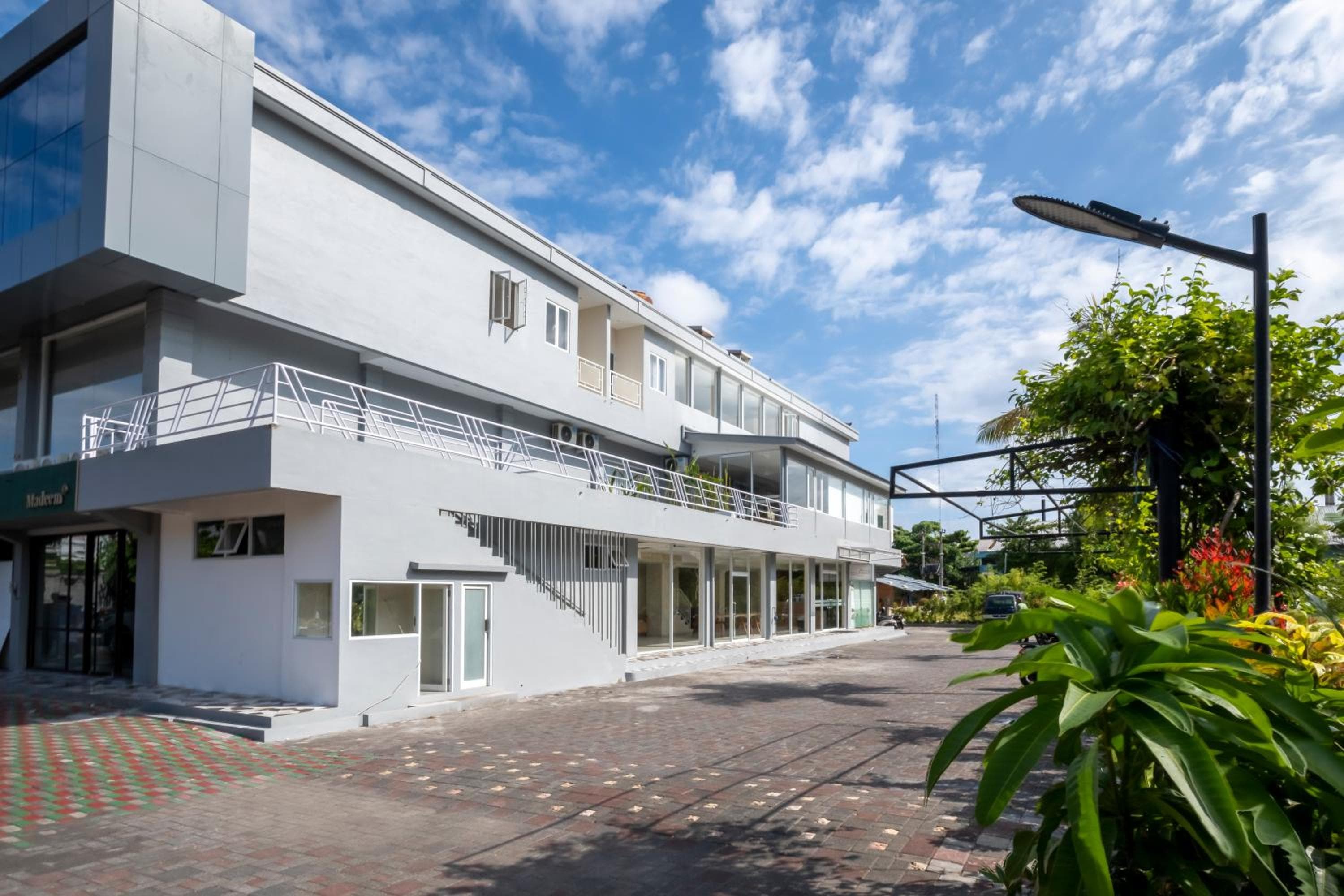 Bali Bustle Sunset Coliving and Coworking Space, Legian