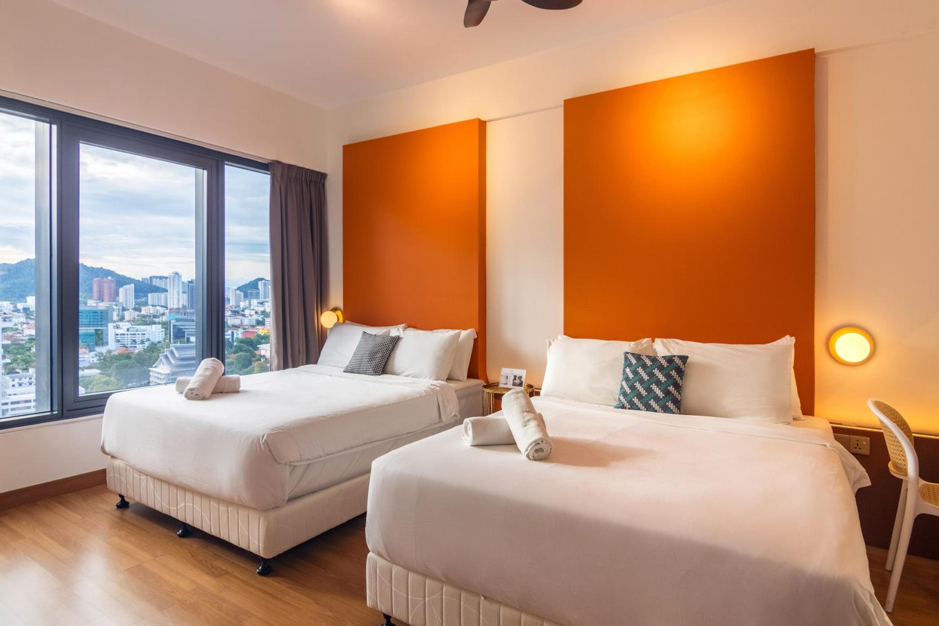 Georgetown Tropicana 218 by Airlevate Suites, George Town, photo 2