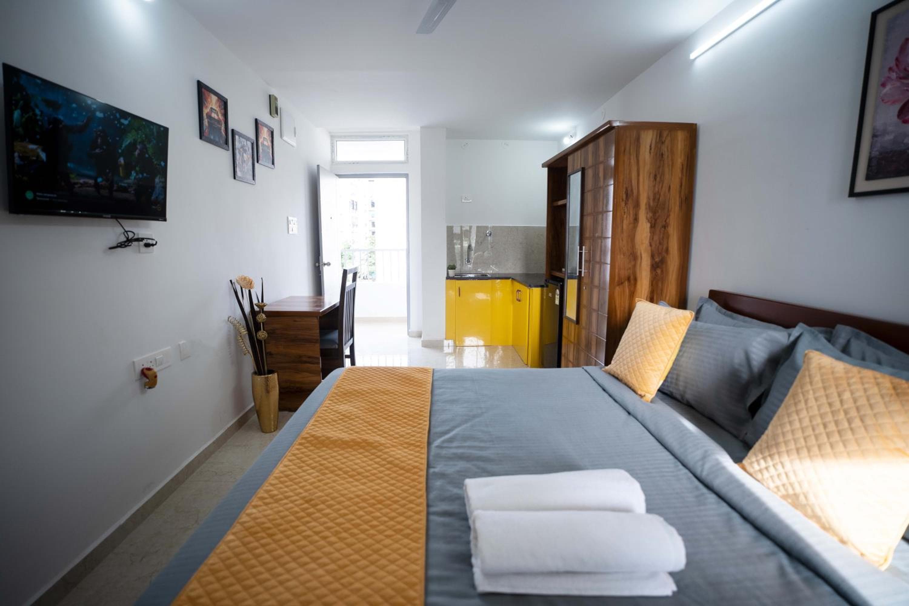 Yellow Bells Studios And Suites, Gachibowli, photo 6