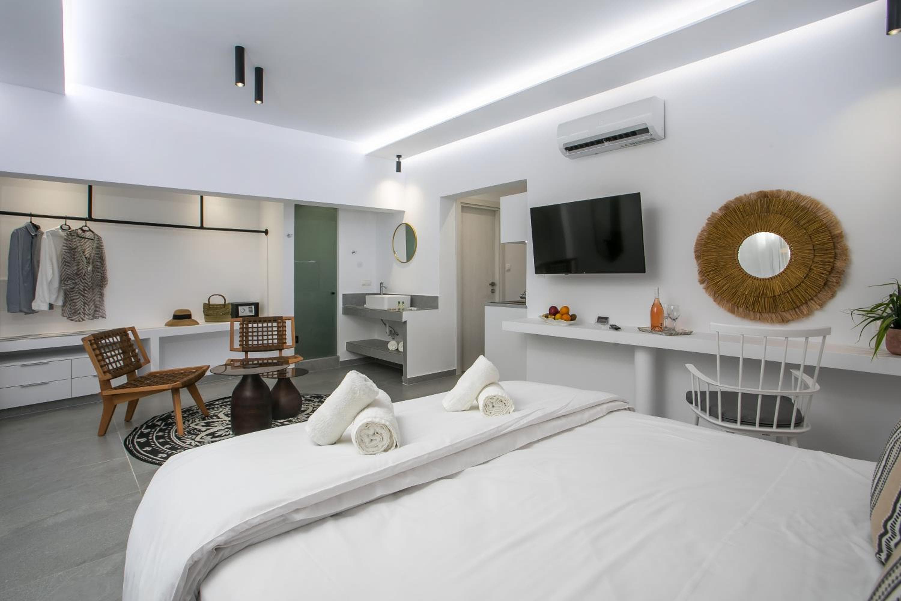 Calma Luxury Studios & Suites, Faliraki, photo 2