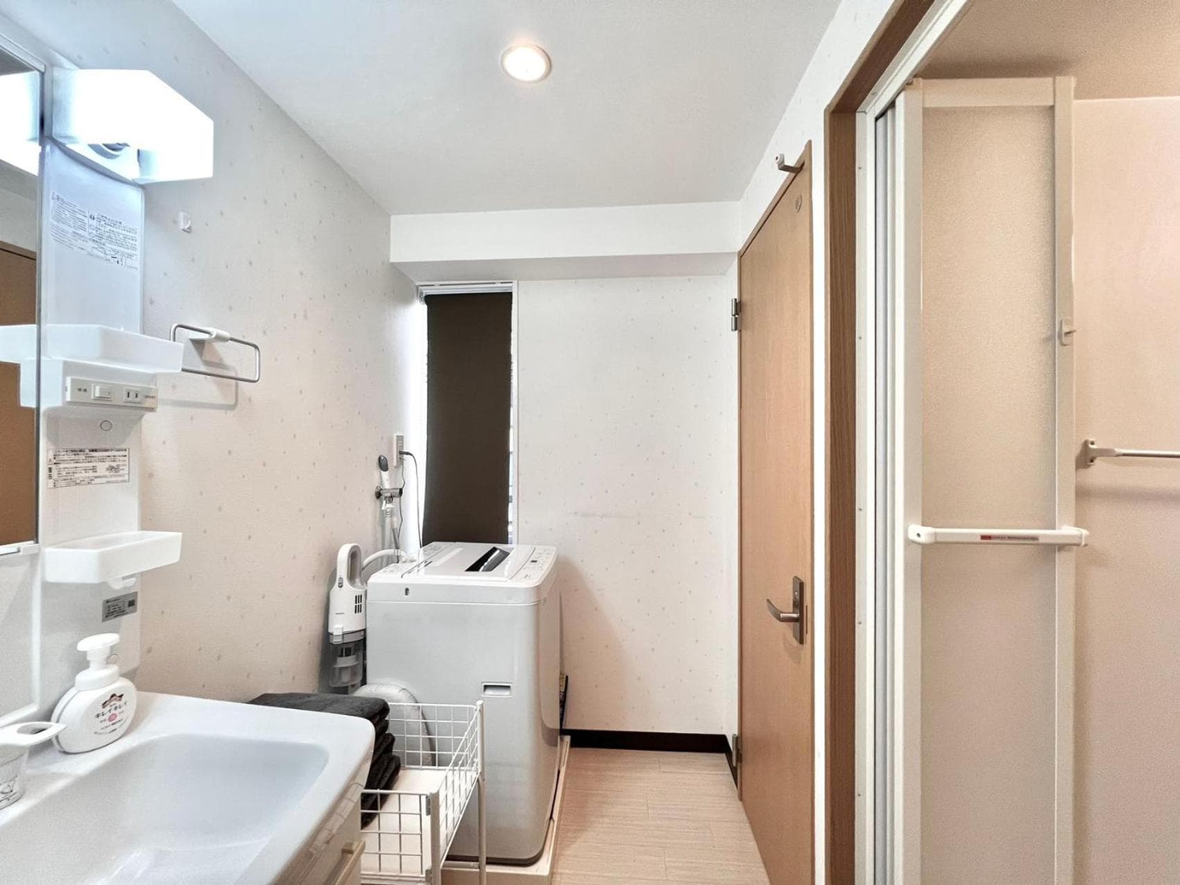 Bathroom at Shinjuku-STS Hostel-SJ0189