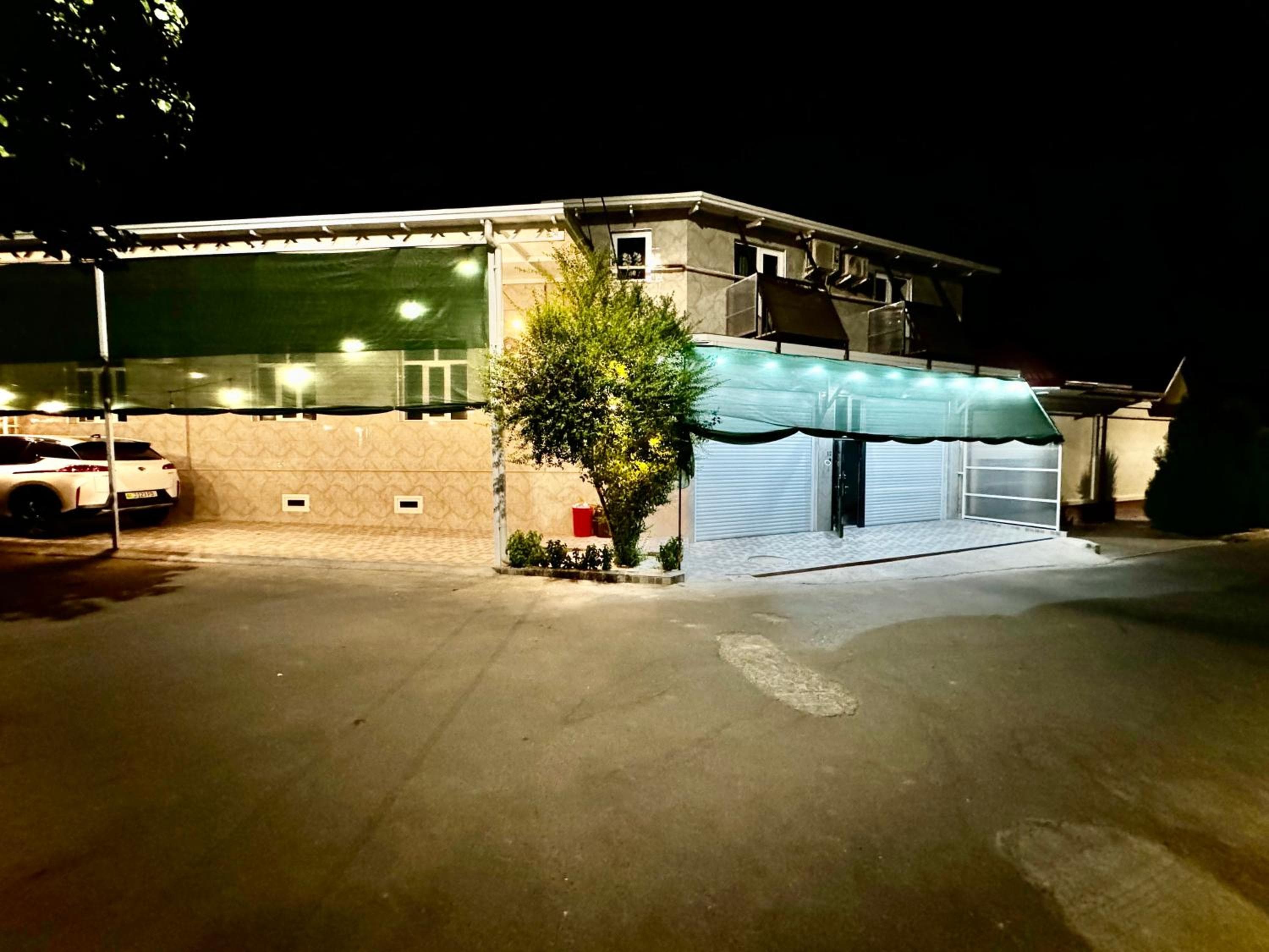 Komolon, Tashkent