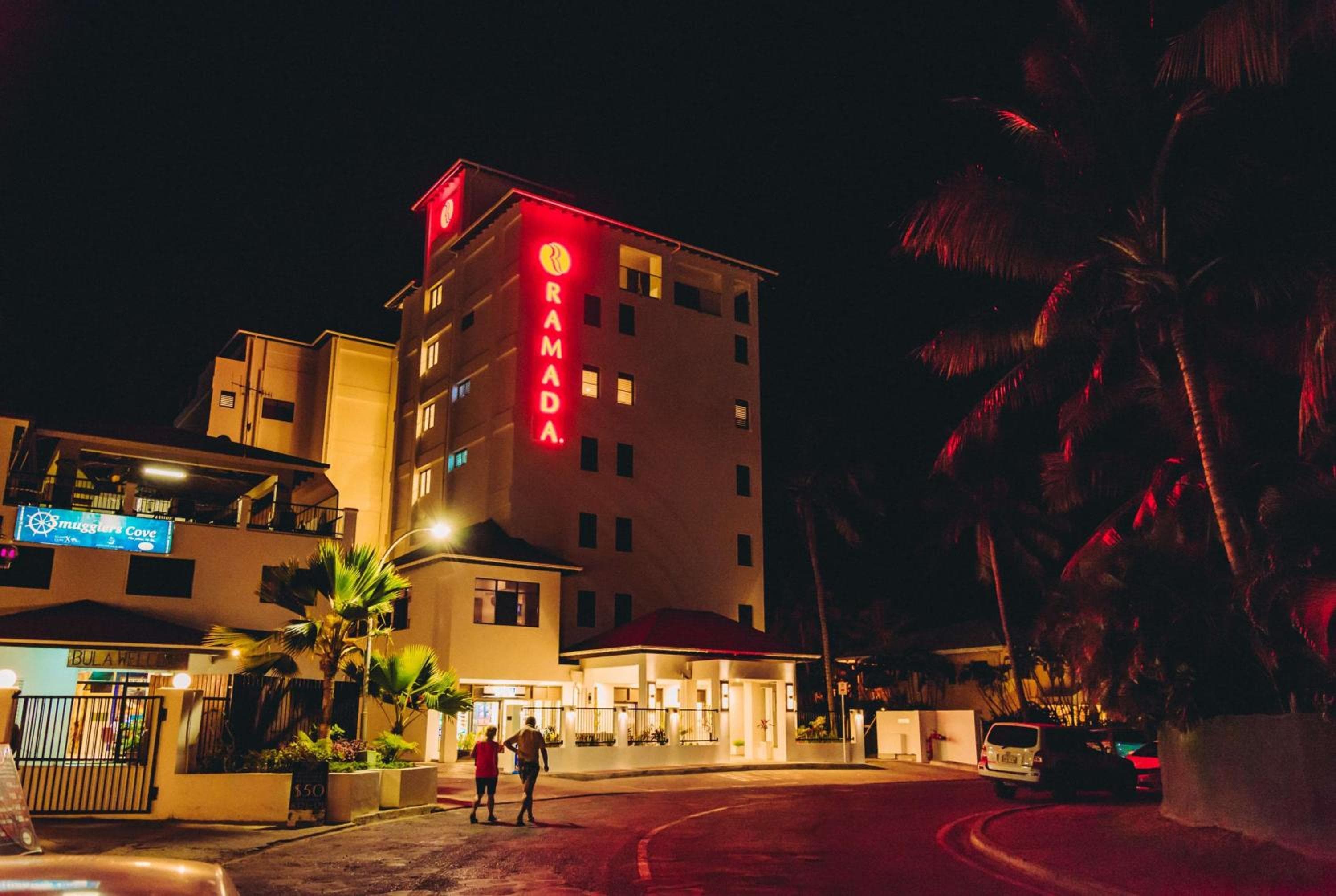 Ramada Suites by Wyndham Wailoaloa Beach Fiji, Nadi