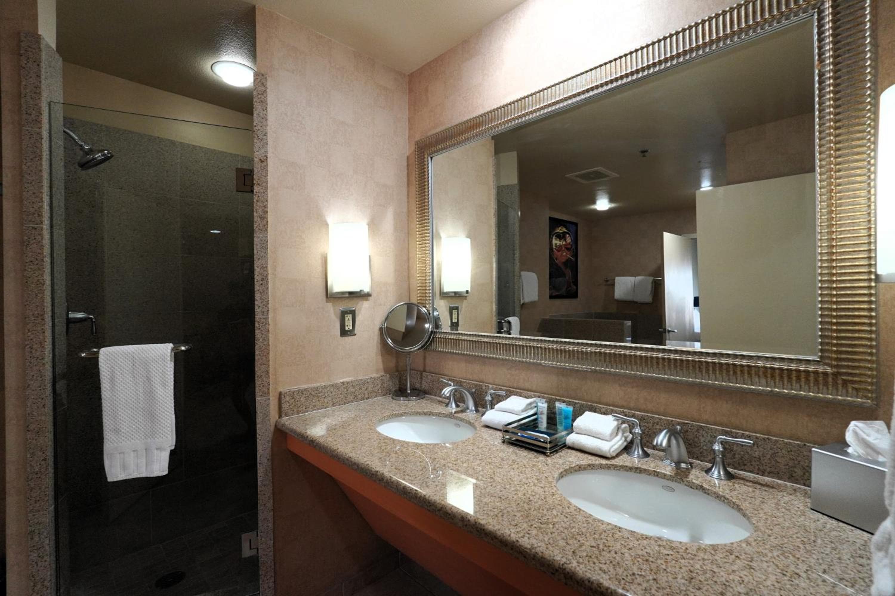 SPHERE IN 4K - Vintage Vegas Condo with Sphere and Strip Views!, Las Vegas, photo 3