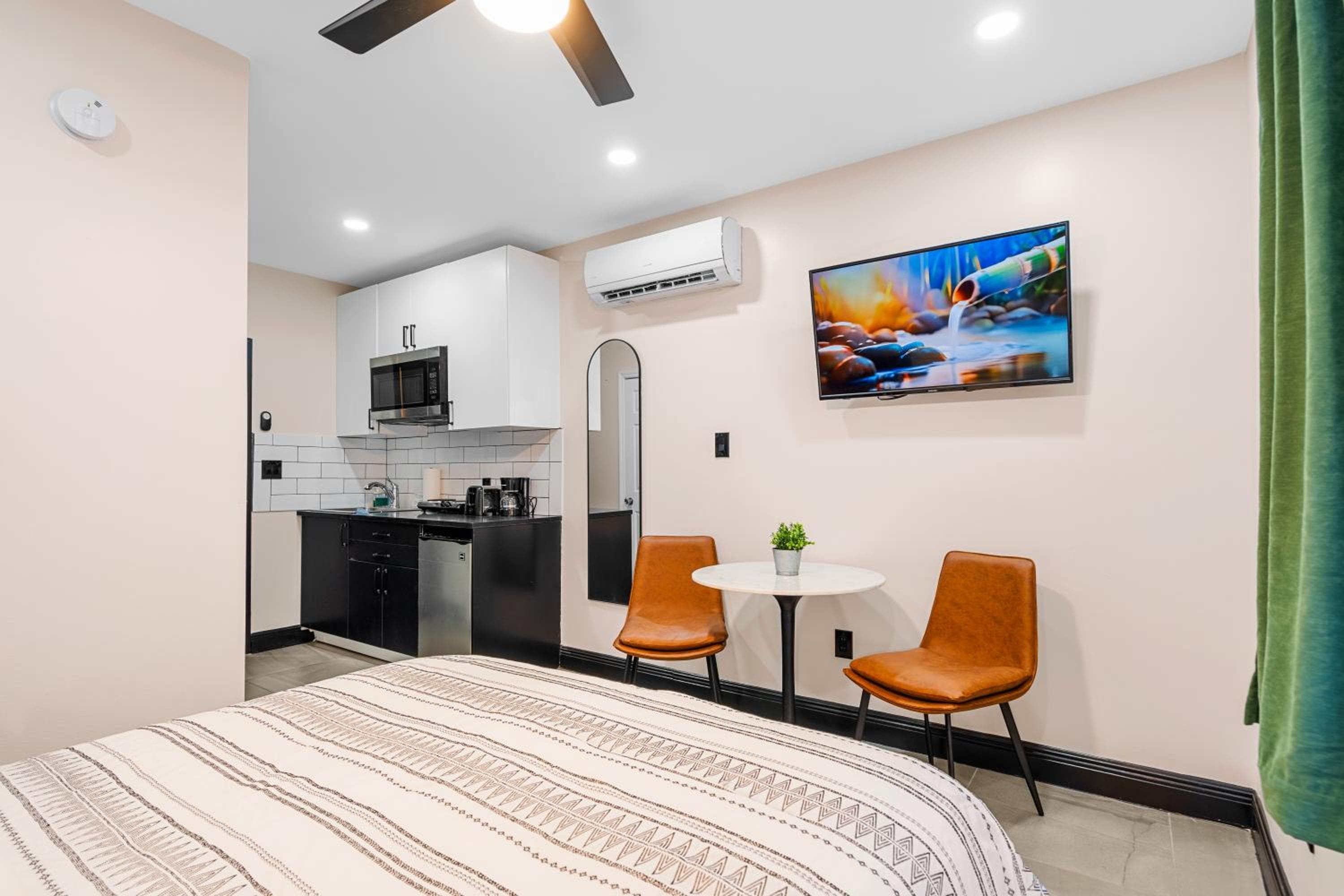 Baybreeze Apartments by Lowkl, Miami Beach