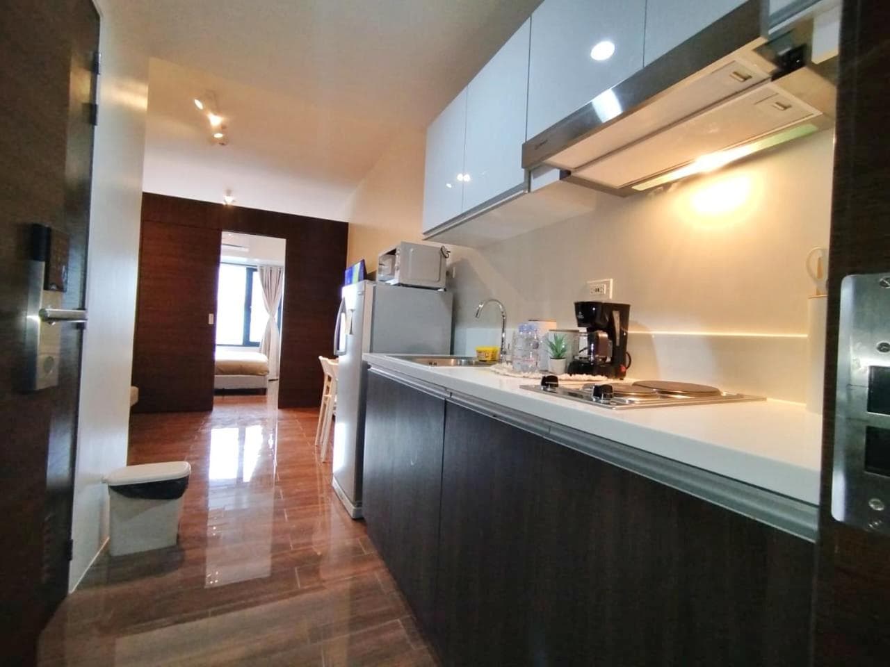 Air Residence 1BR Condo with City View, Manila, photo 6