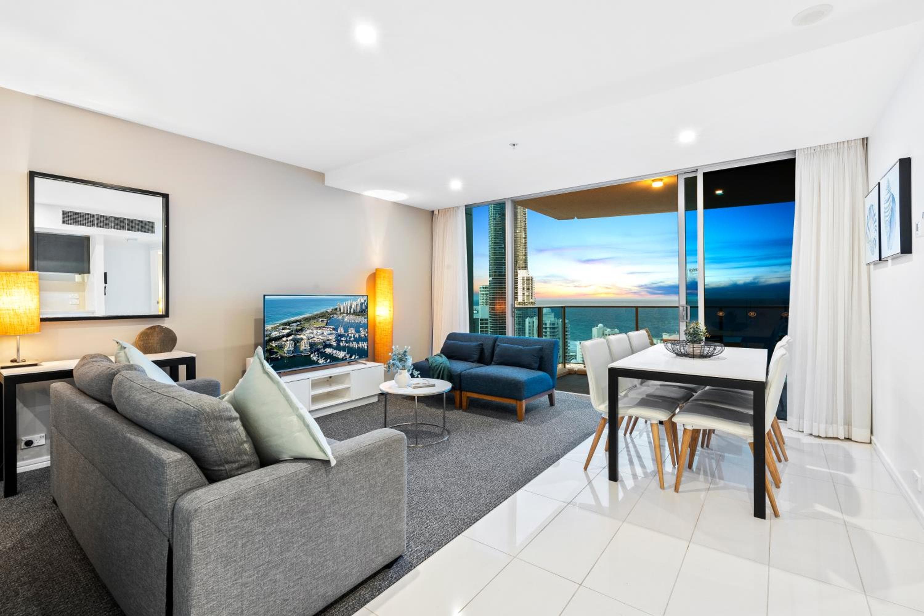 H Residences - Central Surfers Paradise & Ocean Views - Hosted by wowstay, Gold Coast, photo 6