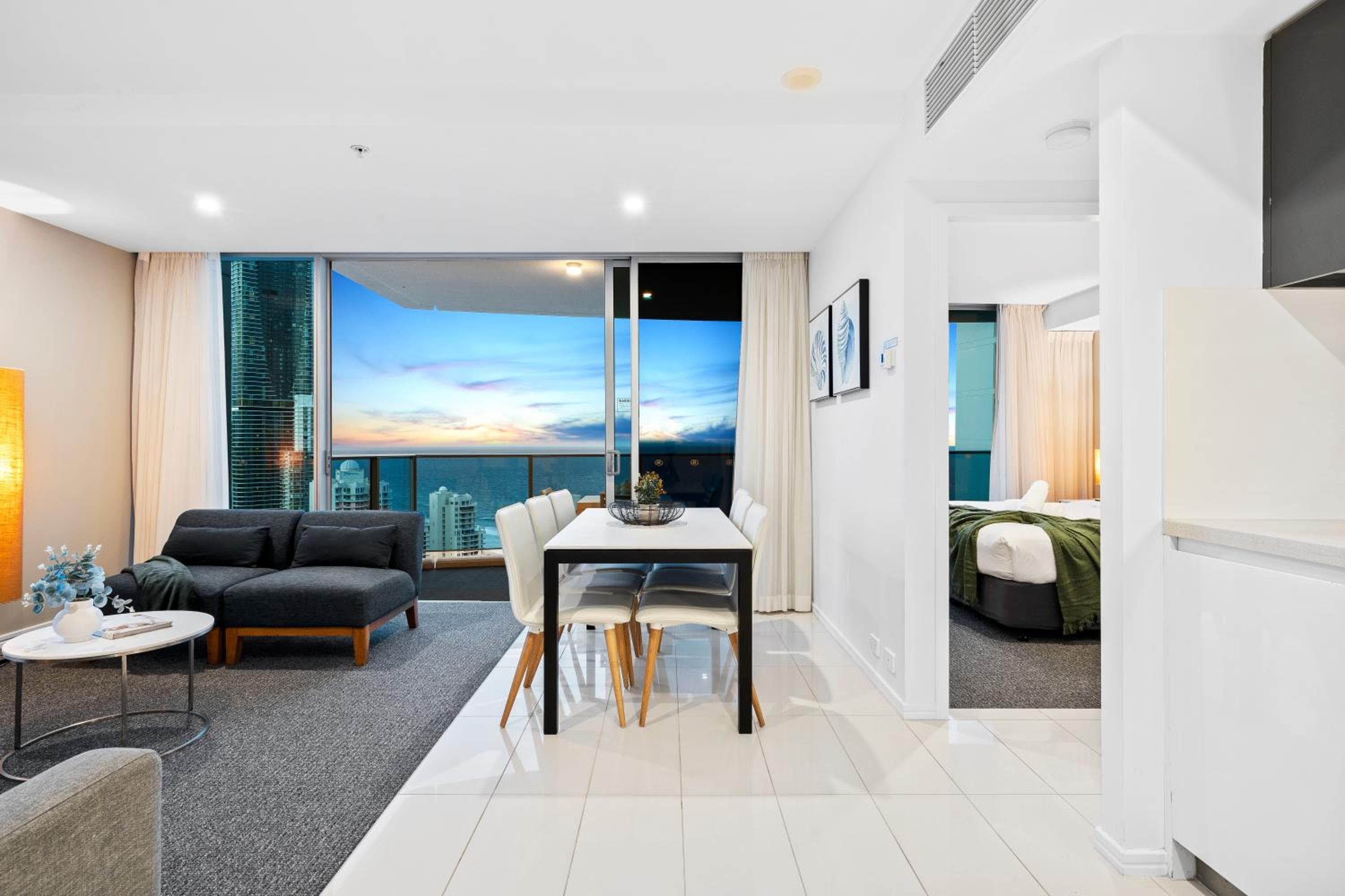 H Residences - Central Surfers Paradise & Ocean Views - Hosted by wowstay, Gold Coast, photo 3