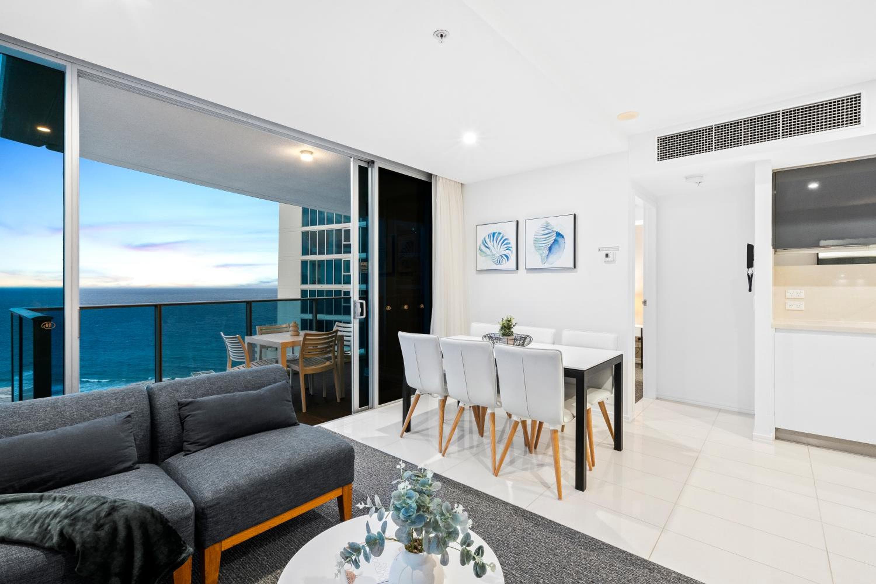 H Residences - Central Surfers Paradise & Ocean Views - Hosted by wowstay, Gold Coast