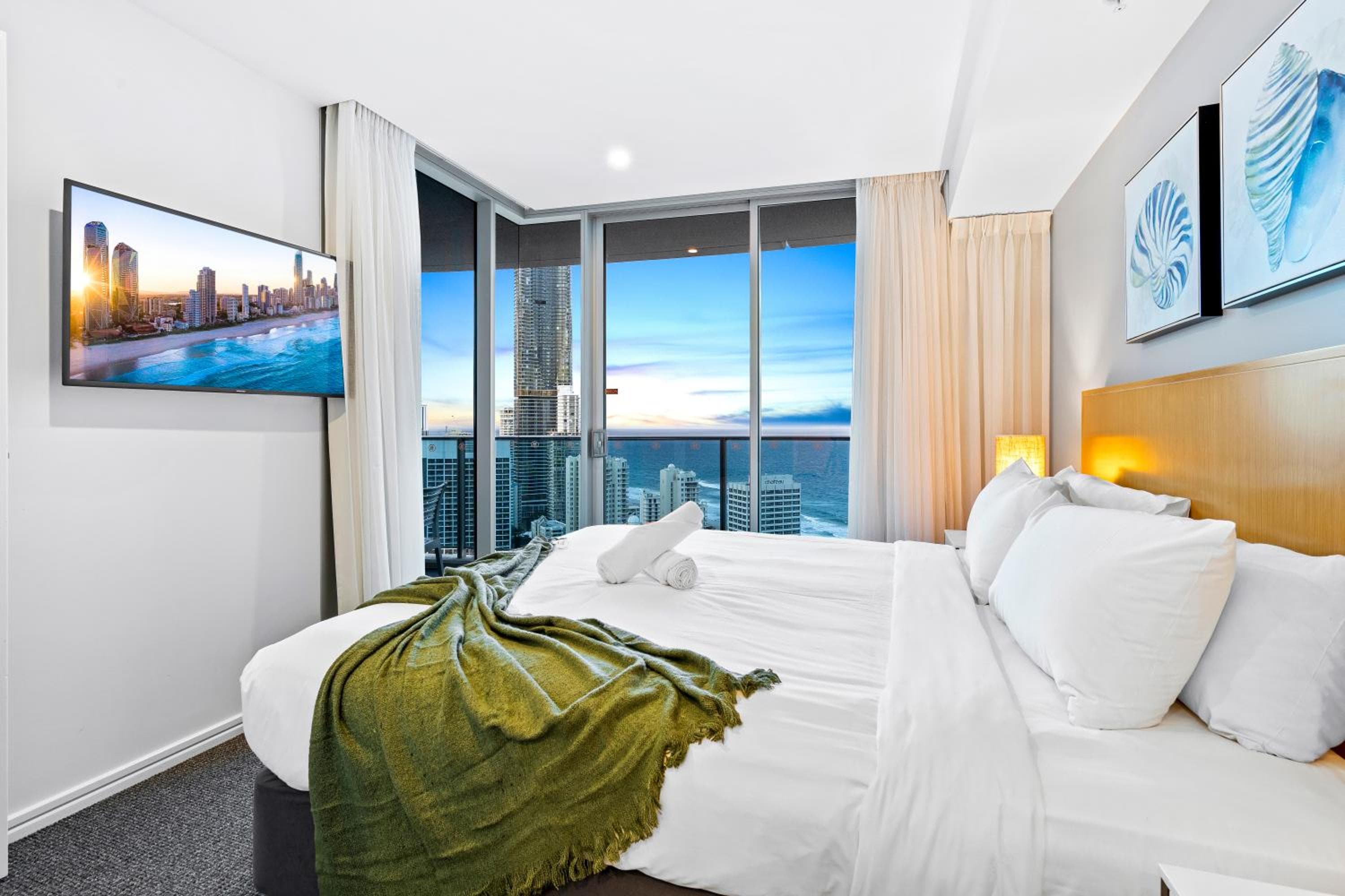 H Residences - Central Surfers Paradise & Ocean Views - Hosted by wowstay, Gold Coast, photo 5