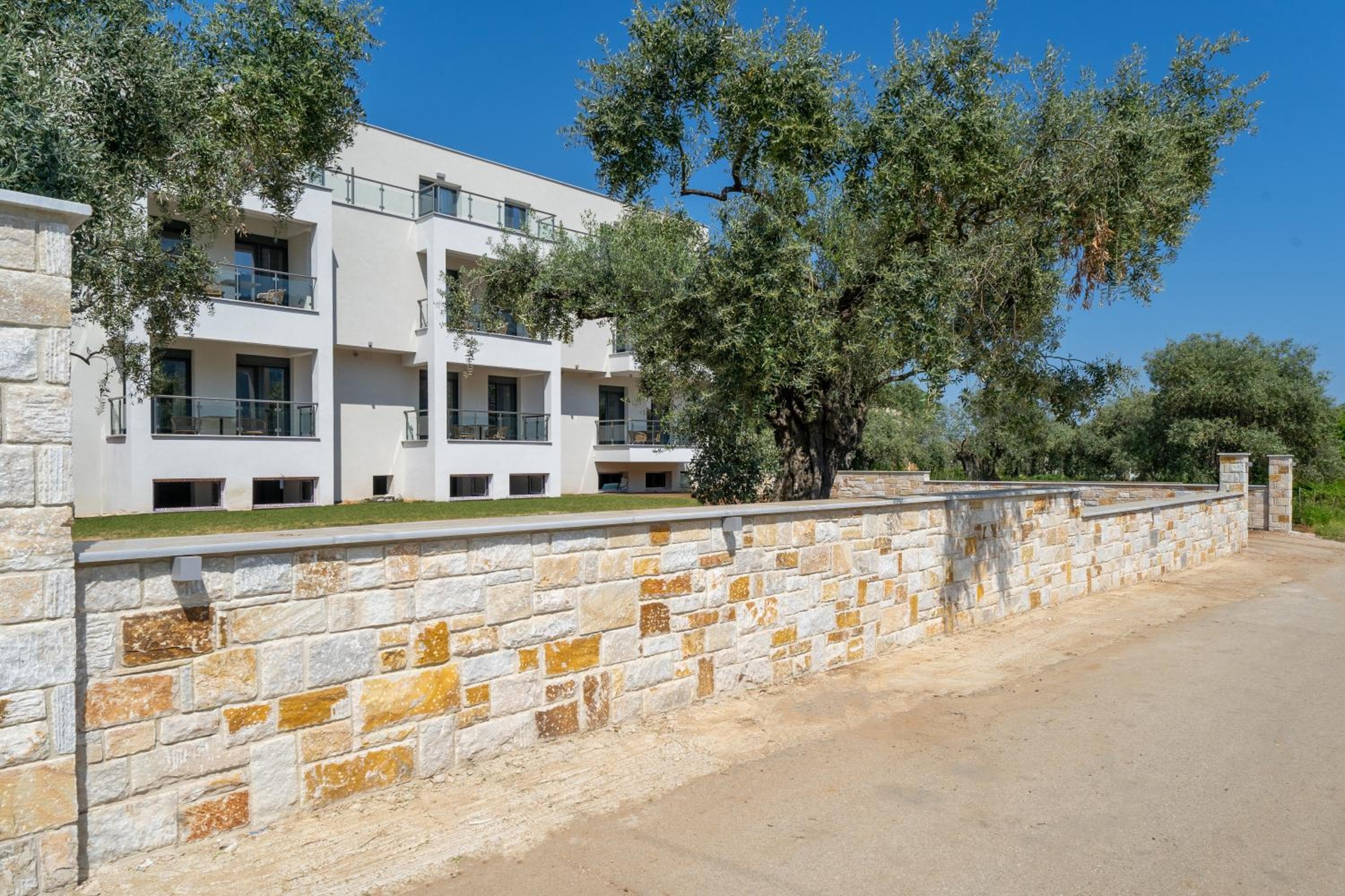 Melies Suites, Skala Potamias
