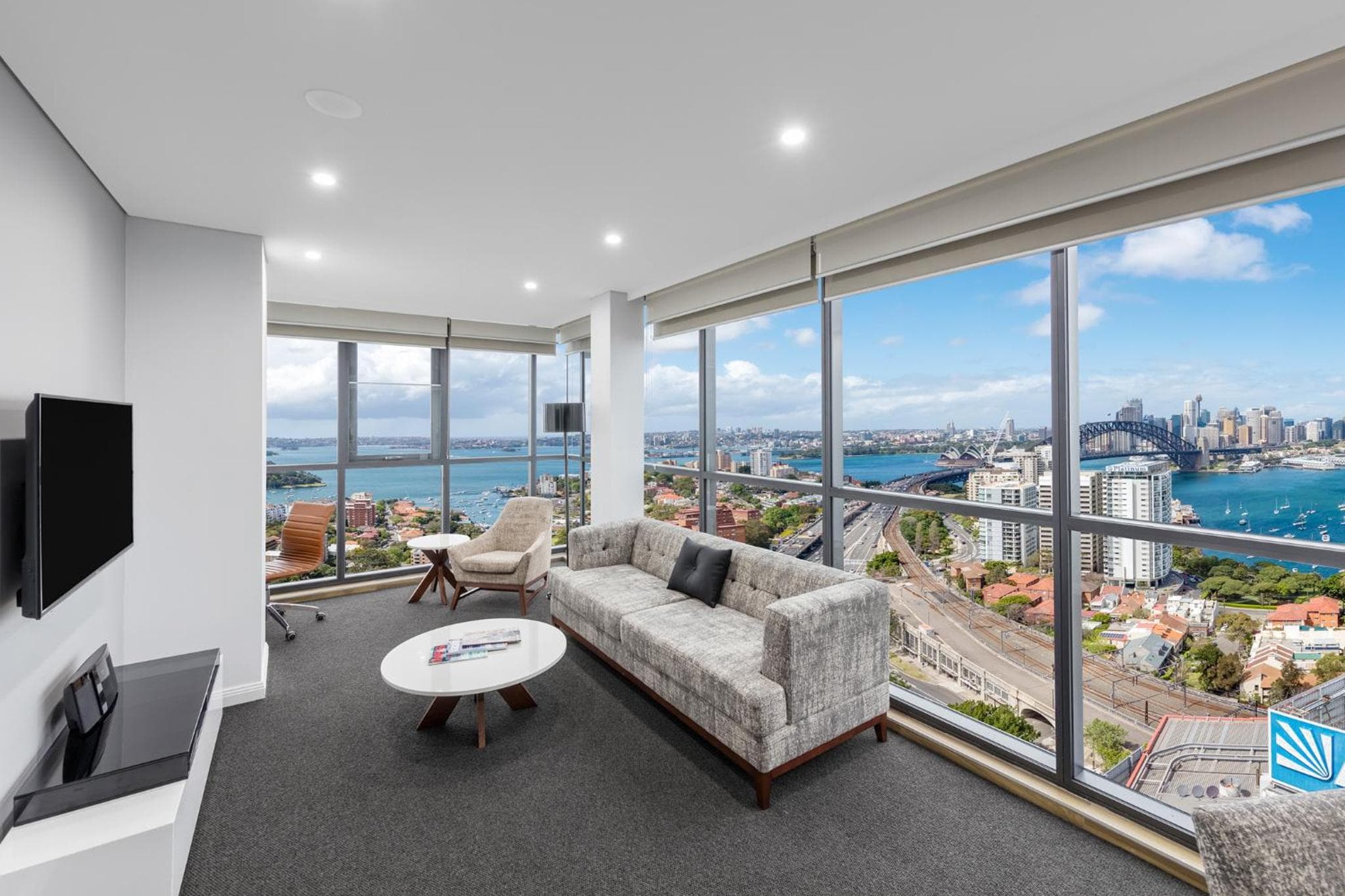 Meriton Suites North Sydney, Sydney, photo 2