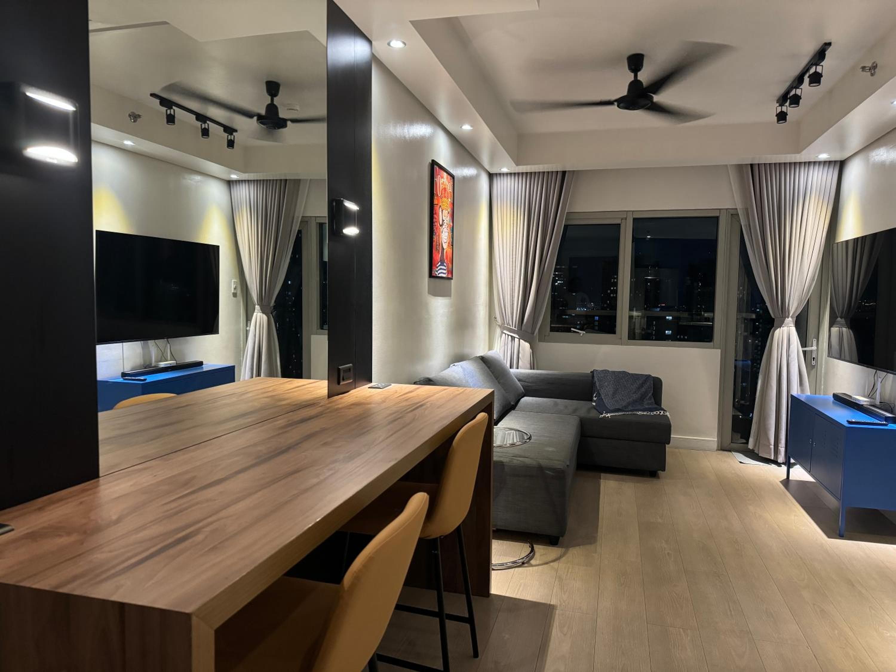 Modern 1BR Executive Suite l Best City View of BGC l The Residences BCCT, Manila